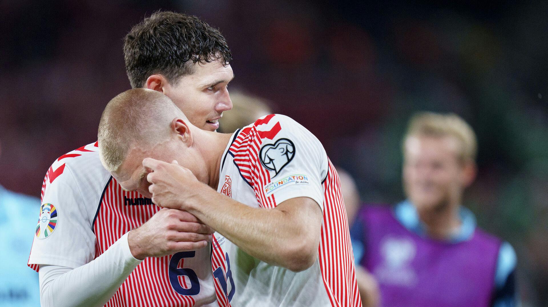 Andreas Christensen og Rasmus Nissen Kristensen efter EM-kvalifikationskampen mellem Danmark og Nordirland i Parken i København fredag.