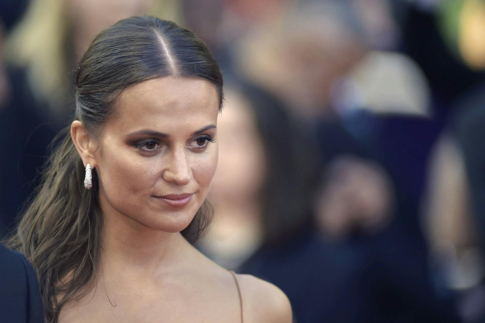 Alicia Vikander ser ud til stadig at have et godt forhold til Armie Hammer trods hans voldtægts- og kannibalskandale.