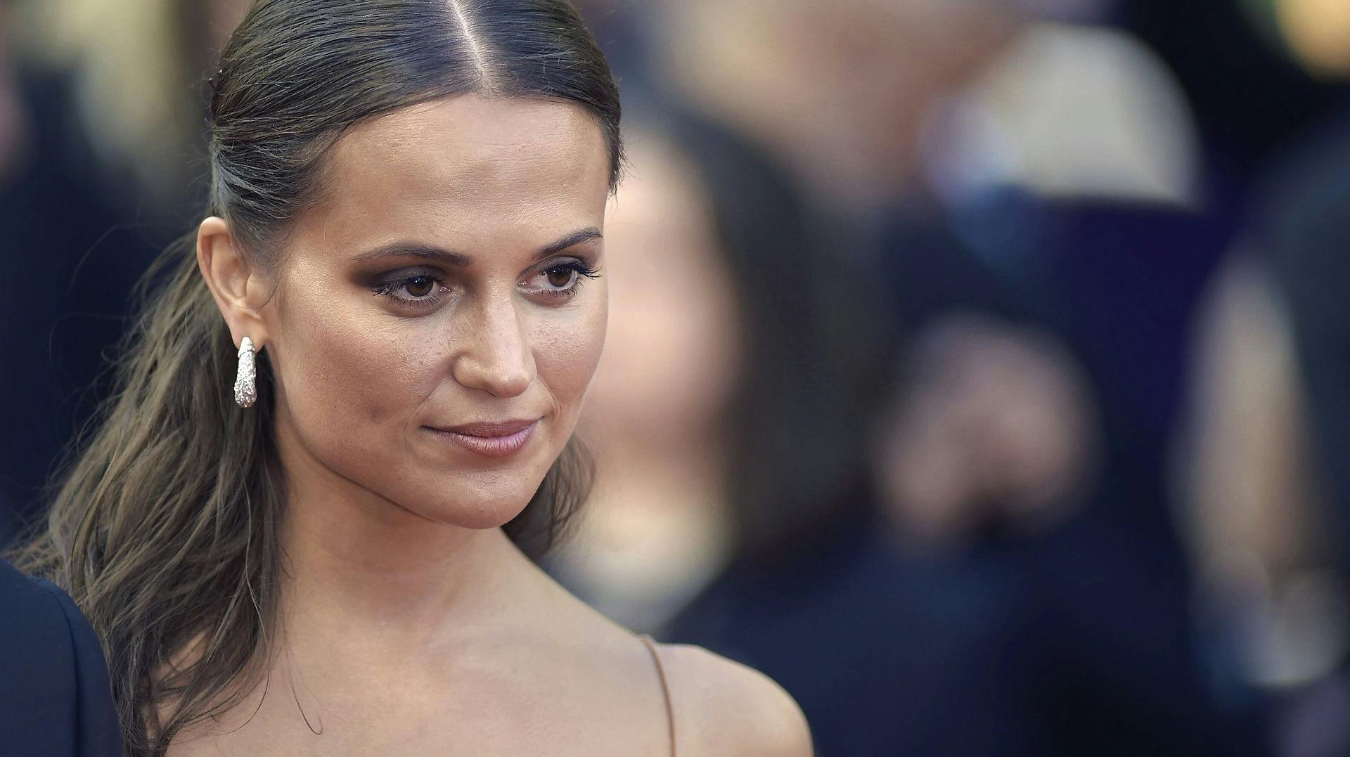 Alicia Vikander ser ud til stadig at have et godt forhold til Armie Hammer trods hans voldtægts- og kannibalskandale.