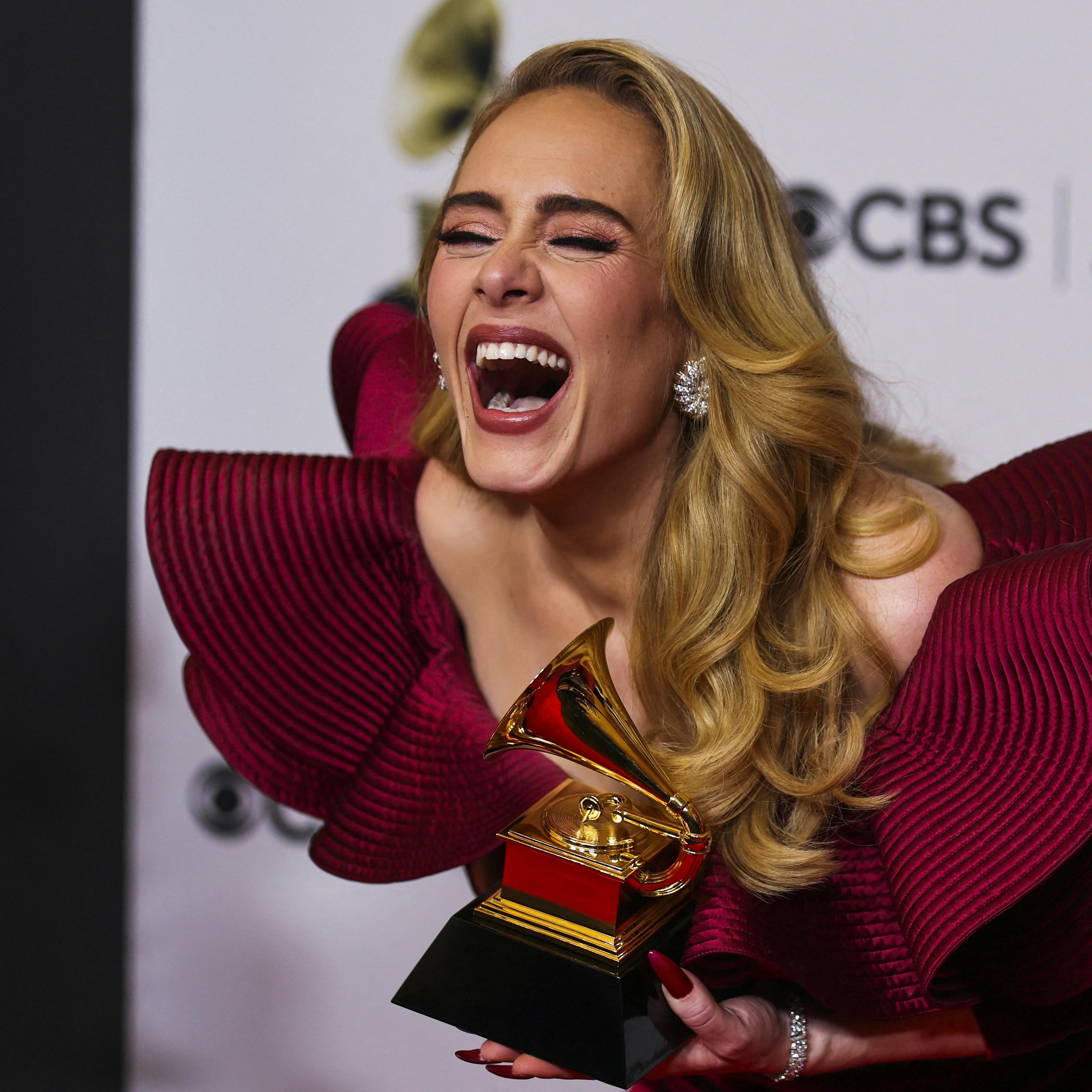 Skønne Adele har over weekenden været yderst ærlig omkring hvad der sker under bæltestedet. Et område, der er hårdt ramt efter hendes mange krævende koncerter. 