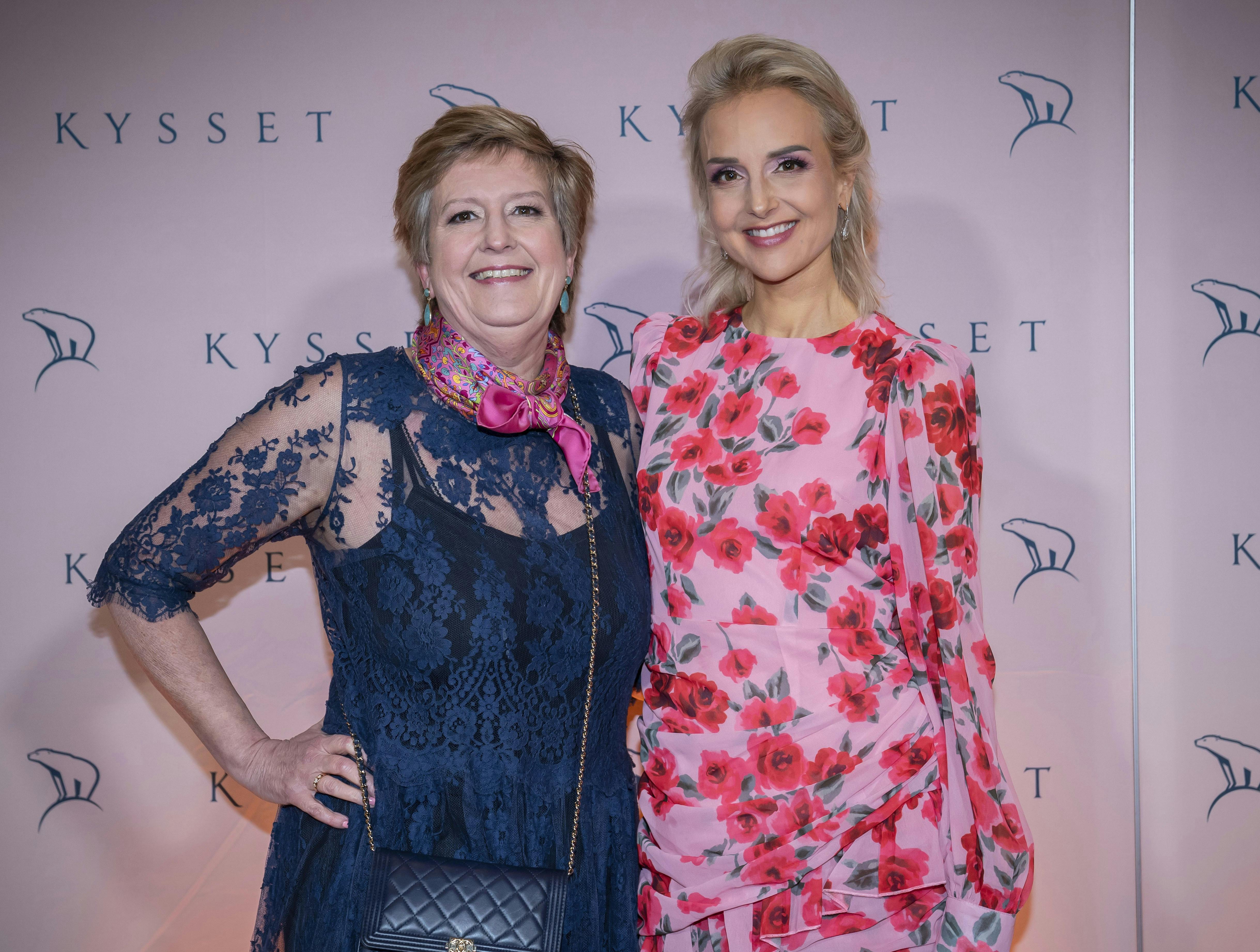 Vibeke og Mai Manniche har ofte udtalt sig skeptisk om corona og hate på sociale medier.