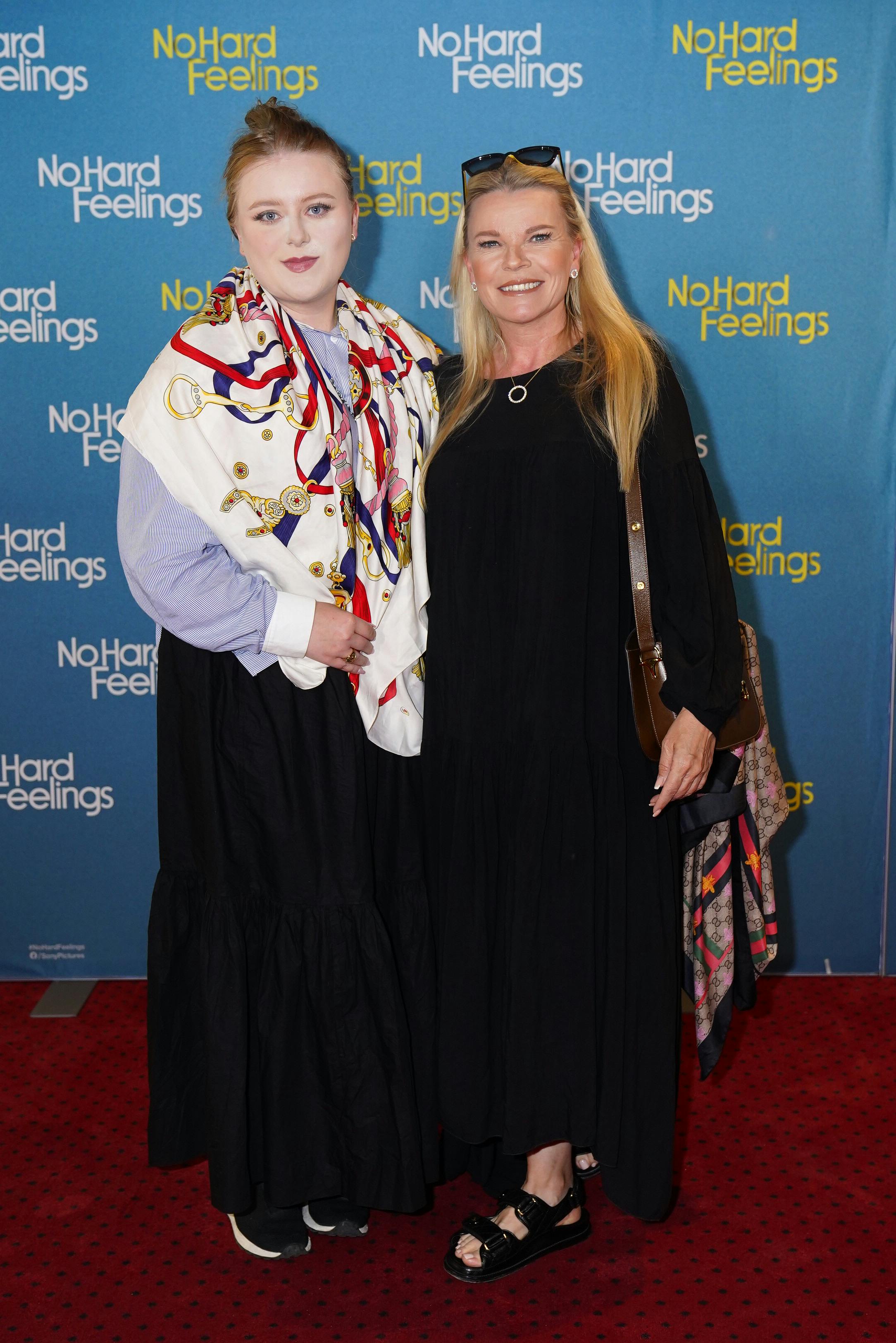 Katerina Pitzner med datteren Ophelia.