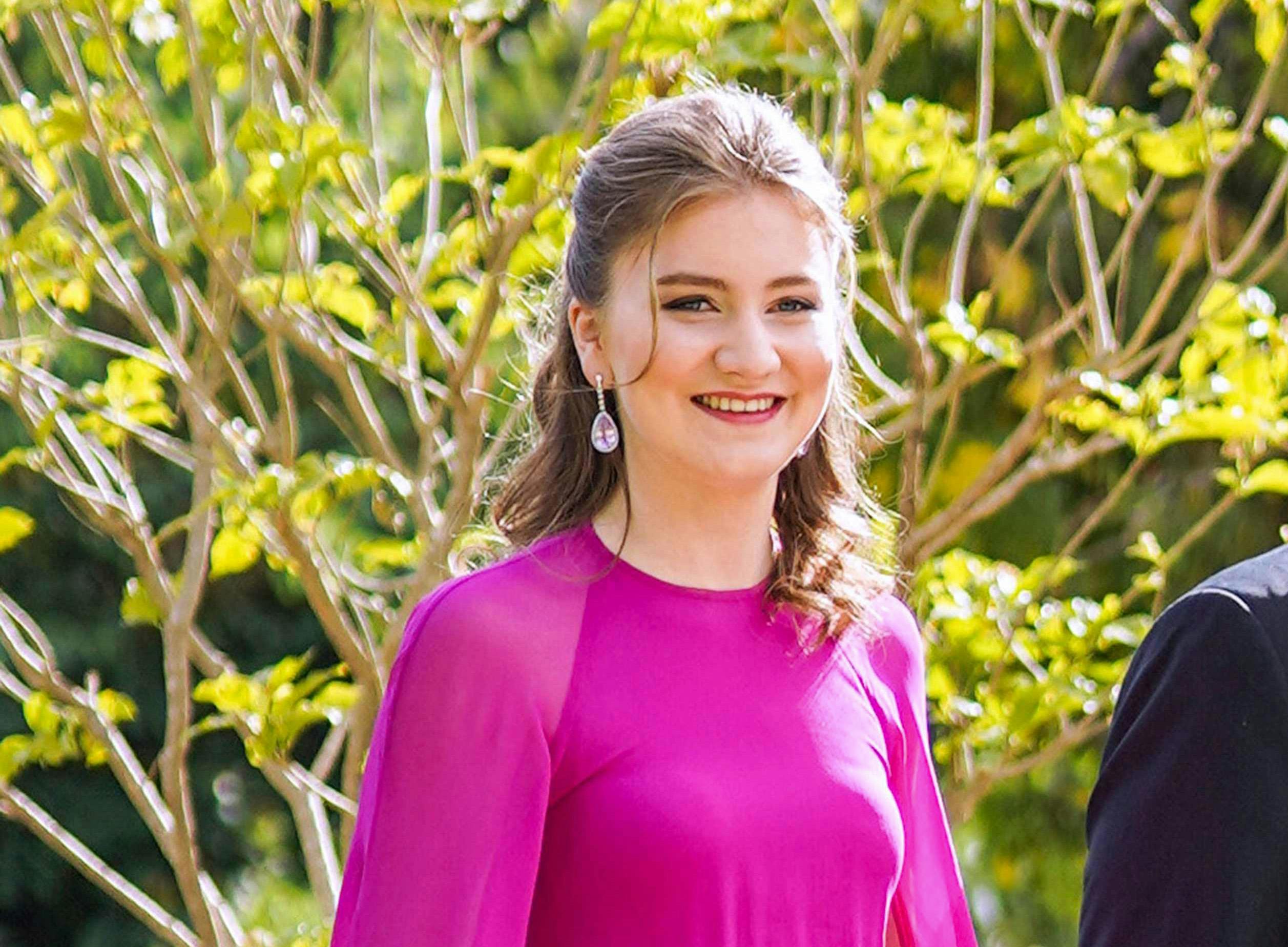 21-årige Elisabeth strålede, da hun for nylig var gæst til royalt bryllup i Jordan. 