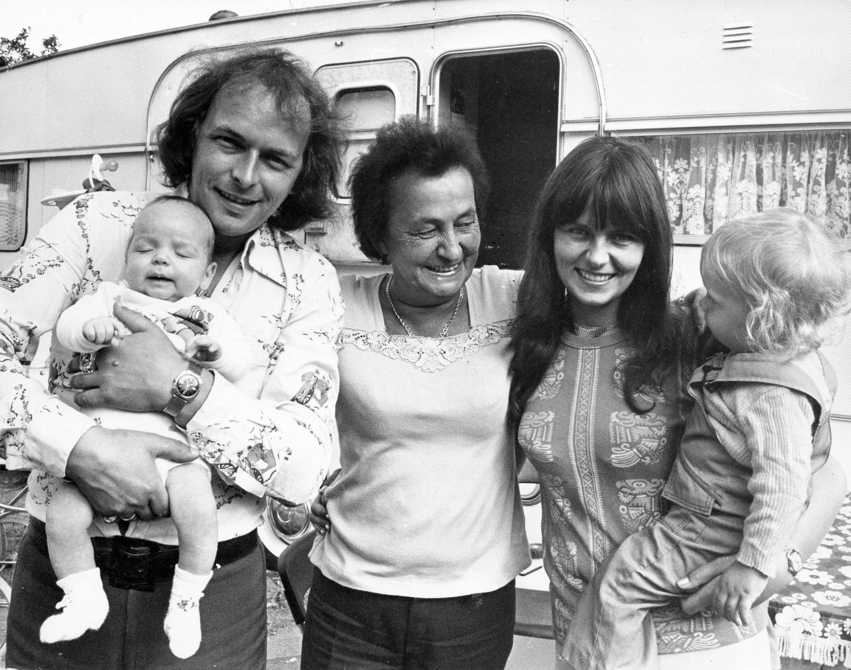 Peter Belli, Corinta og June Belli