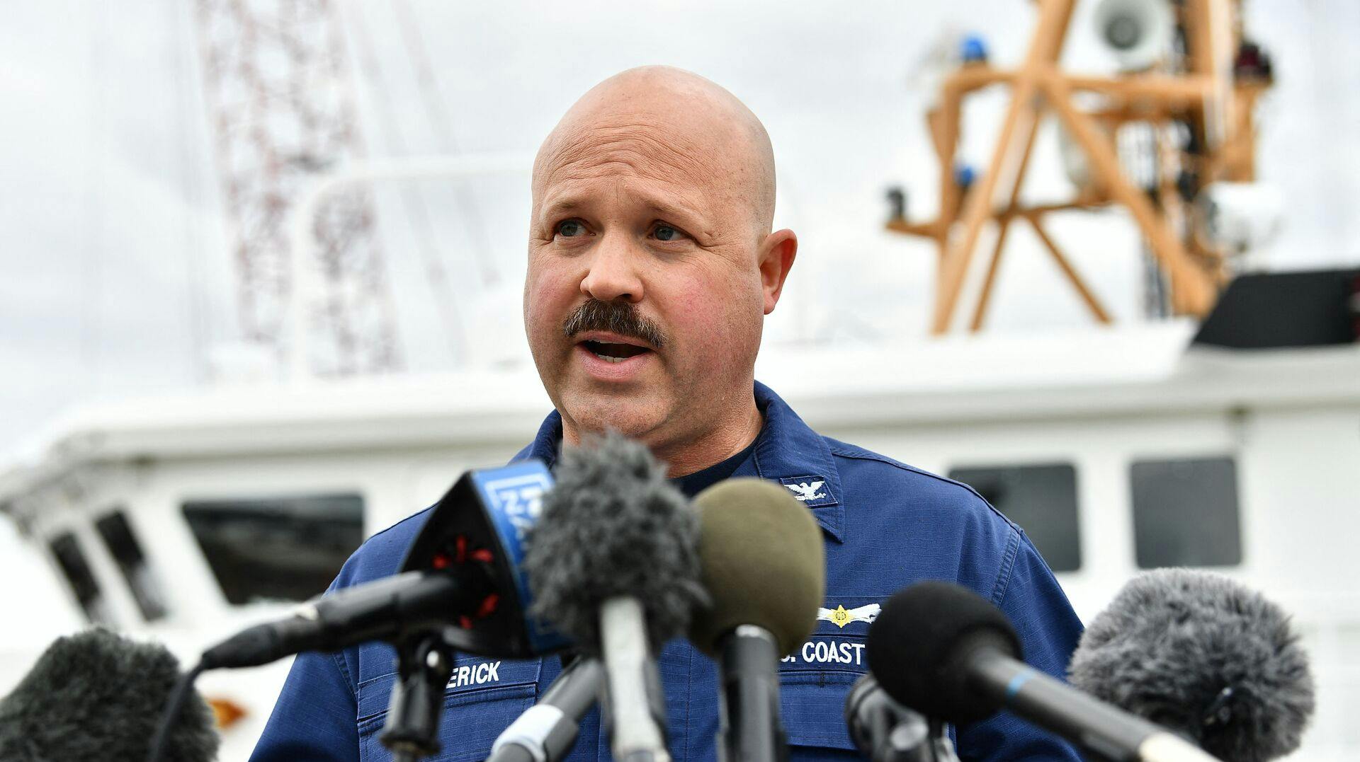 Jamie Frederick fra den amerikanske kystvagt gav tirsdag seneste tid i sagen om den forsvundne ubåd.