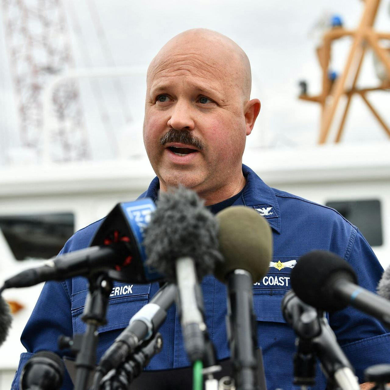 Jamie Frederick fra den amerikanske kystvagt gav tirsdag seneste tid i sagen om den forsvundne ubåd.