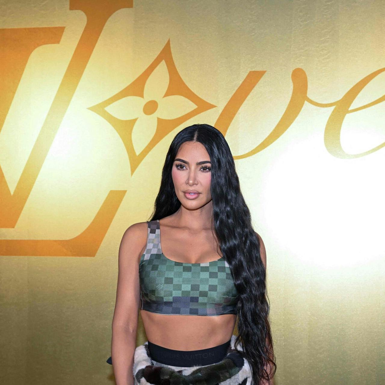 Fans er ikke vilde med Kim Kardashians outfit.