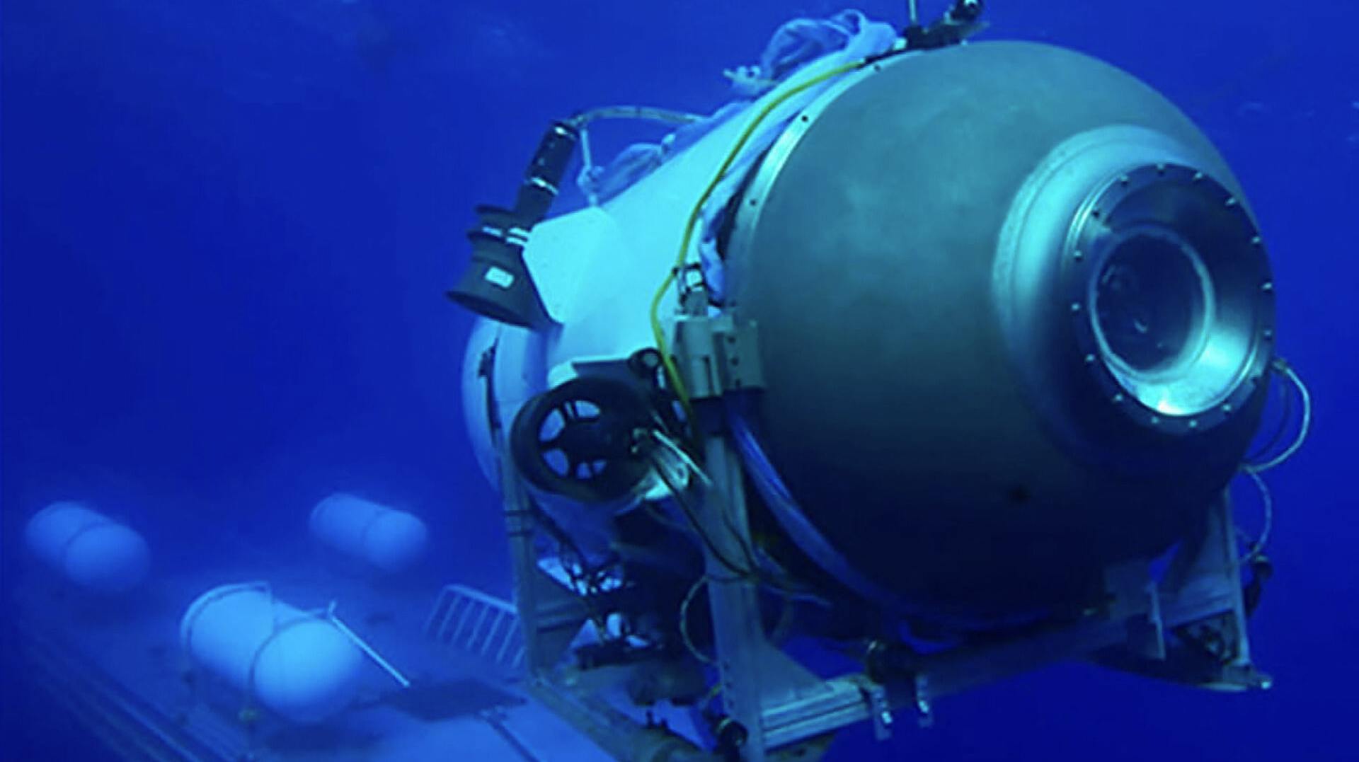 Den såkaldte Titan-ubåd forsvandt, mens det og fem passagerer var på vej mod vraget af Titanic.