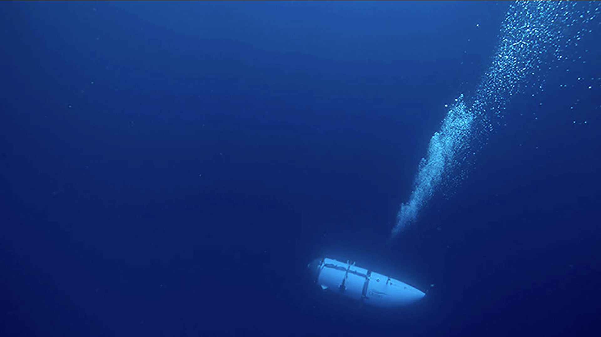 Den såkaldte Titan-ubåd forsvandt, mens det og fem passagerer var på vej mod vraget af Titanic.