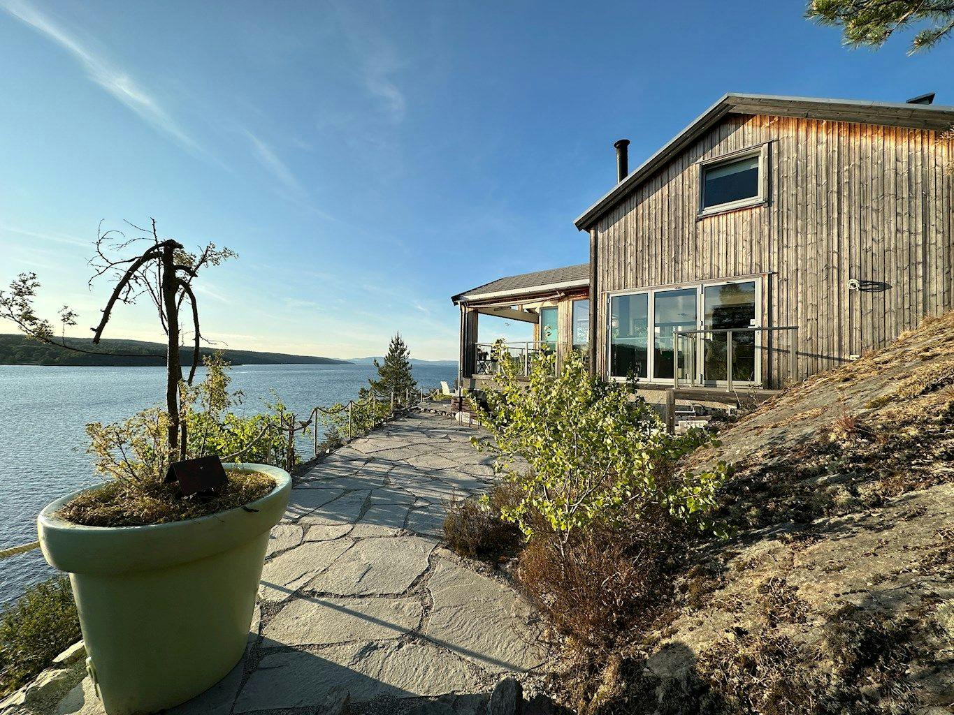 Den imponerende hytte fra "Exit" kan blive din, hvis du kan slynge 14 mio. norske kroner op på desken.