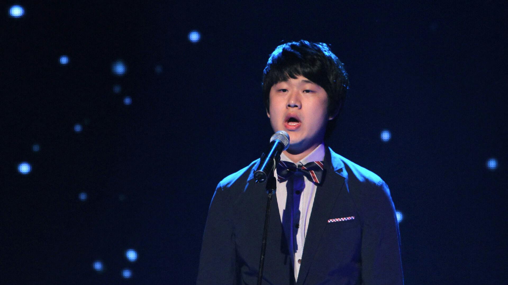 Her ses Choi Sung-Bong i tv-programmet "Korea's Got Talent". 
