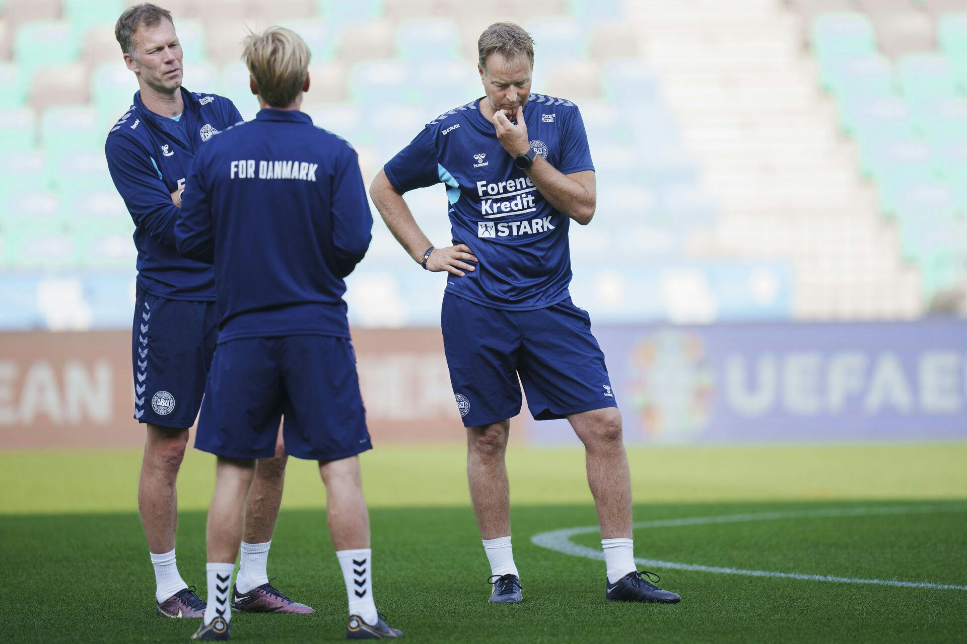 Det danske trænerteam har ikke fået den bedste start på EM-kvalifikationen, men så kan Christian Poulsen i stedet glæde sig over sin nye bolig.