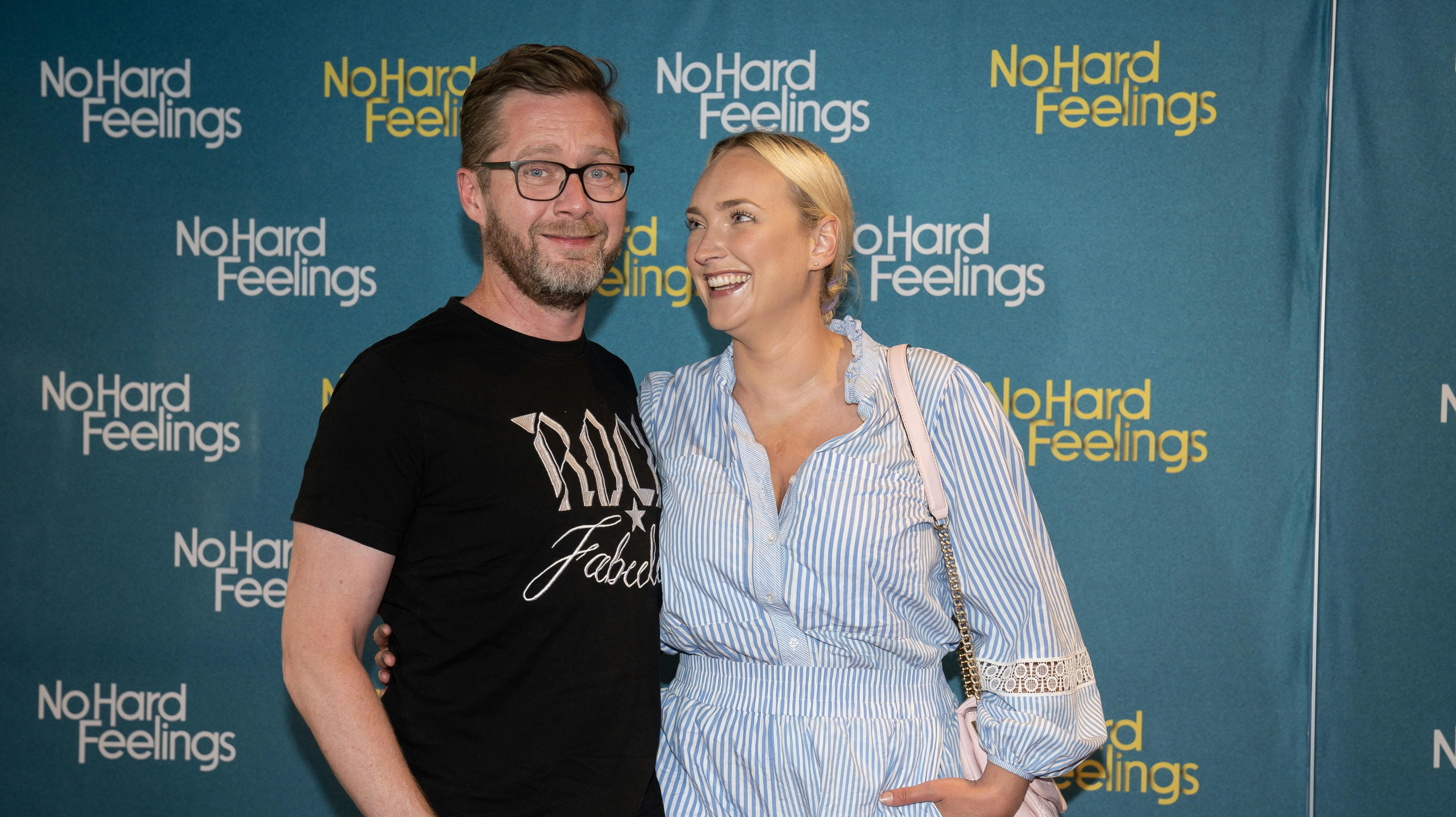 Lasse Rimmer og Line Hoffmeyer er smaskforelskede. Det stod i den grad klart, da de forleden mødte op til premieren på "No Hard Feelings". 