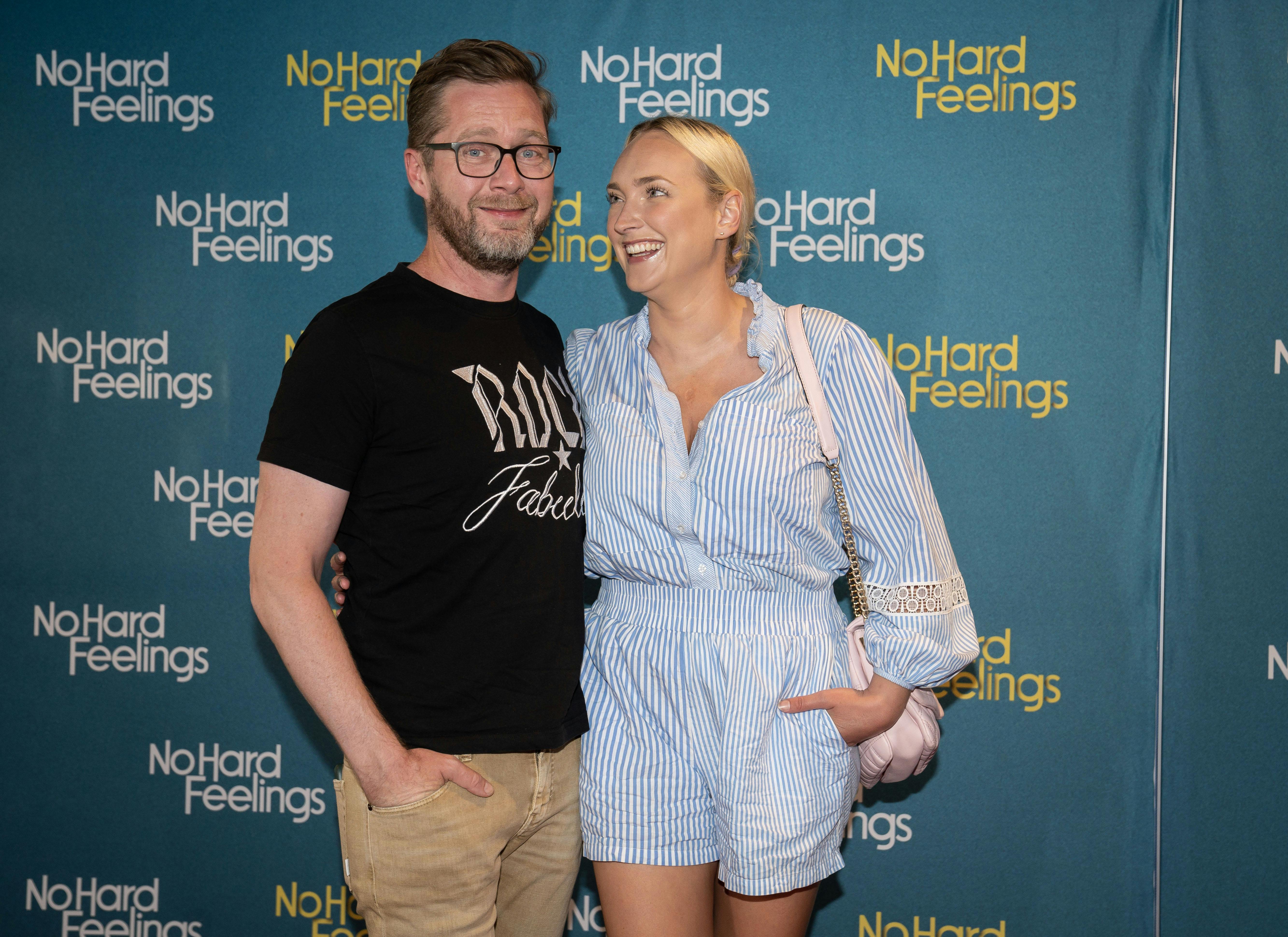 Lasse Rimmer og Line Hoffmeyer er smaskforelskede. Det stod i den grad klart, da de forleden mødte op til premieren på "No Hard Feelings". 