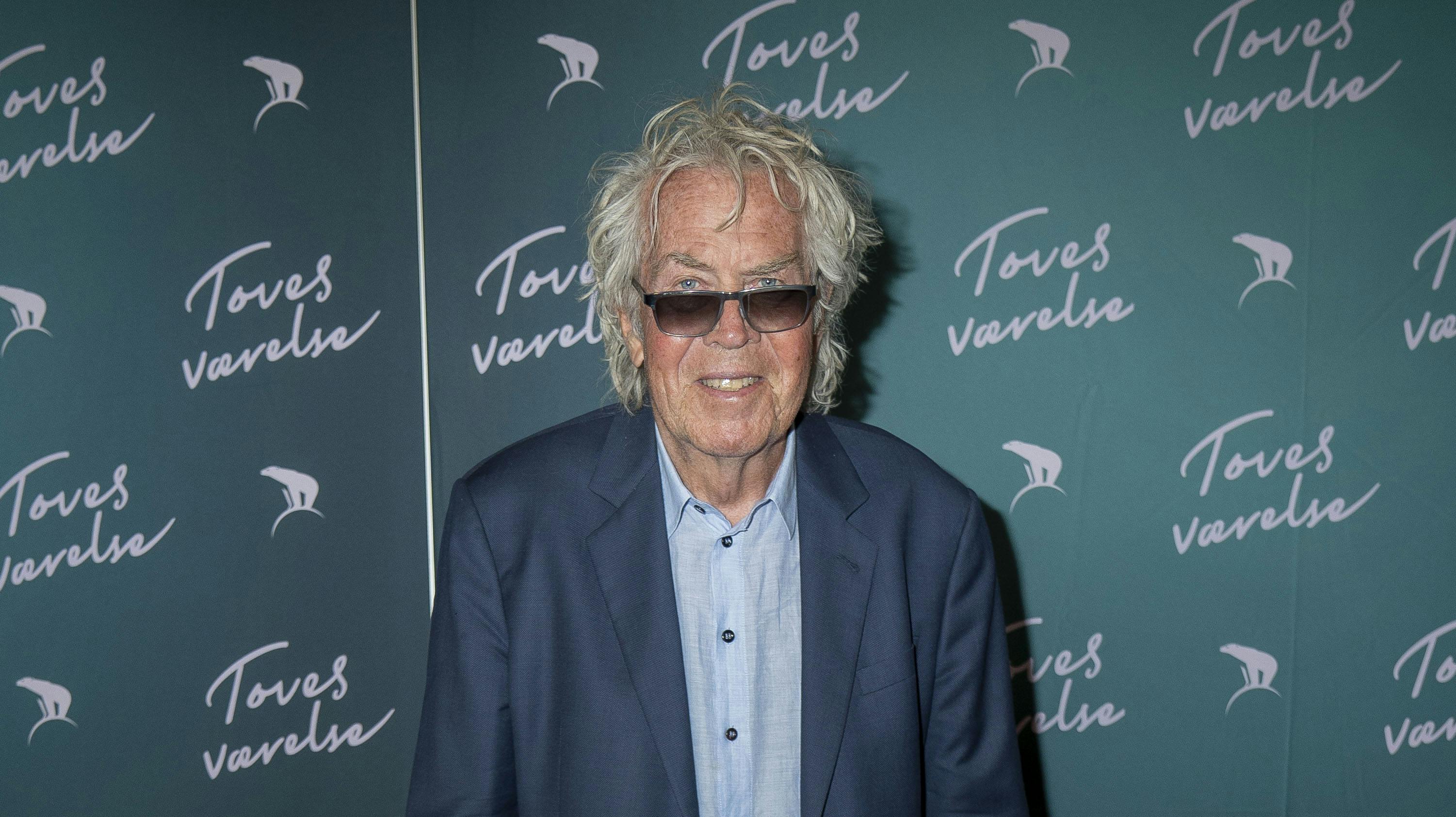 Jørgen Leth måtte bruge sin stok for at holde balancen. 