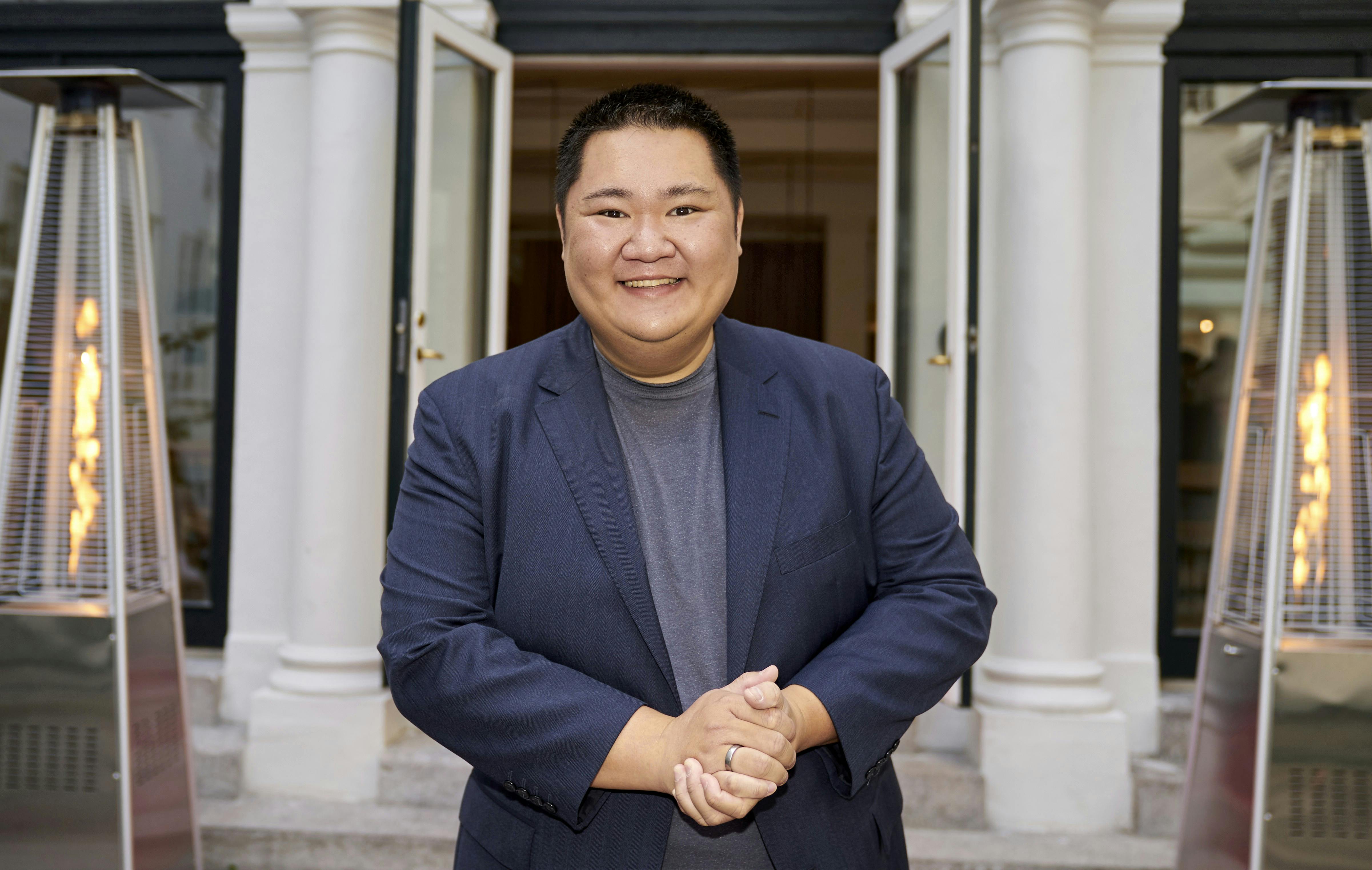 Den ellers altid storsmilende Micki Cheng fik sig forleden en gevaldig forskrækkelse, da han troede, han "bare" kunne sove sin dårligdom væk.&nbsp;
