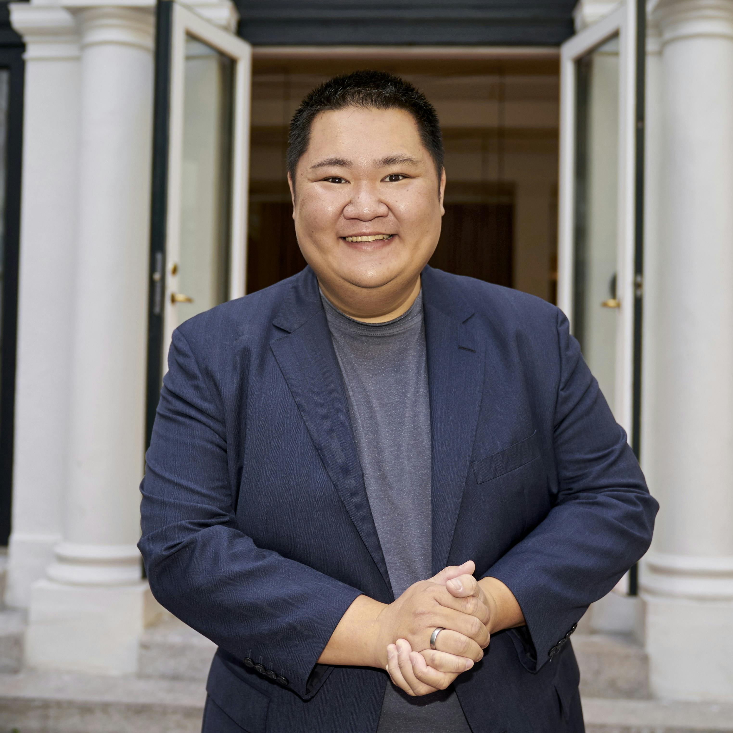 Den ellers altid storsmilende Micki Cheng fik sig forleden en gevaldig forskrækkelse, da han troede, han "bare" kunne sove sin dårligdom væk. 