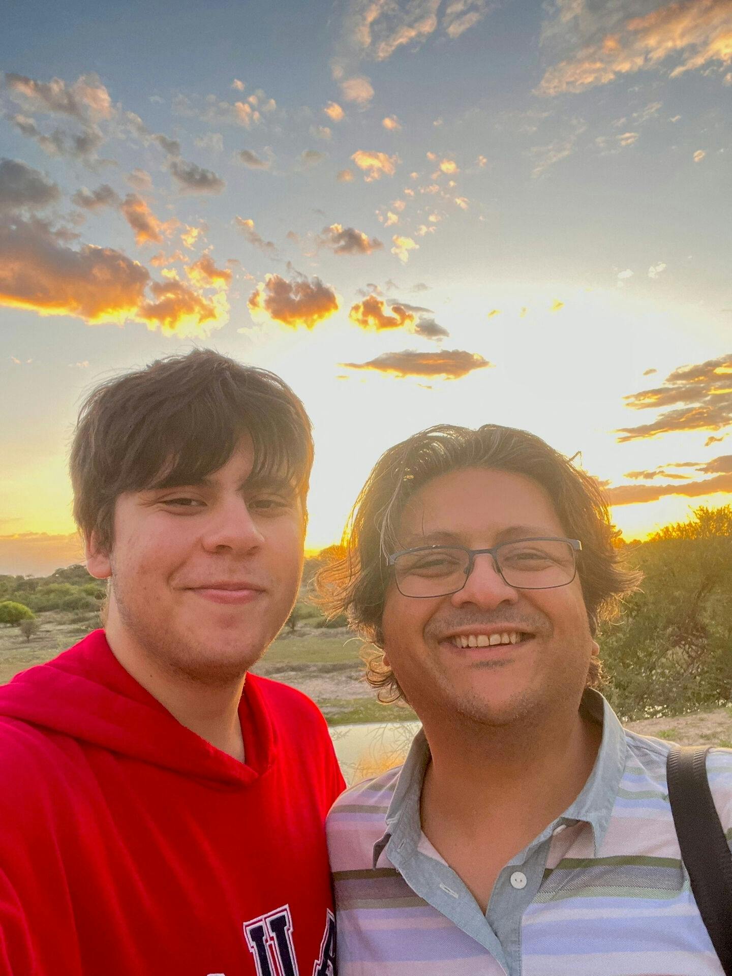 Shahzada Dawood og sønnen Suleman Dawood, 19, fik de to pladser, som den amerikanske rigmand takkede nej til. Suleman var ellers helt som rigmandens søn, Sean, meget kritisk over for turen. Men han lod sig overbevise af sin far, som havde glædet sig meget til turen. Det kostede dem begge livet.