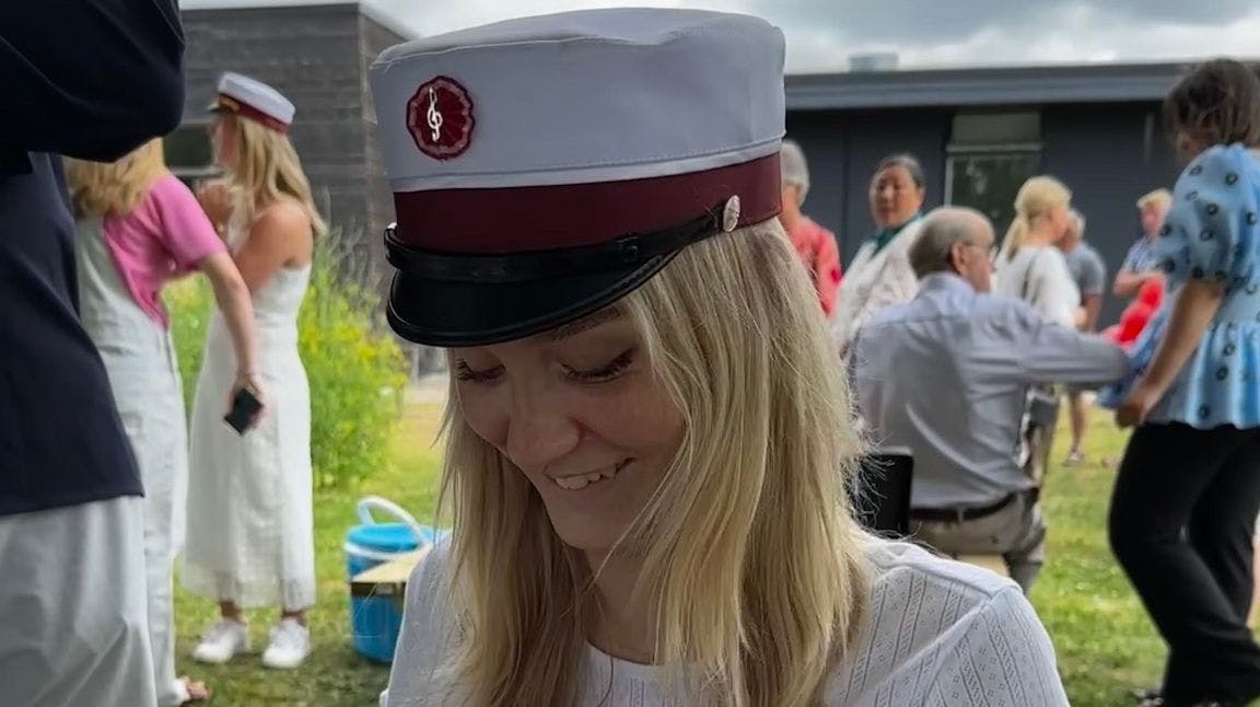 Josefine Kørner er netop blevet student, og hun ser frem til at fejre huen med sine klassekammerater.