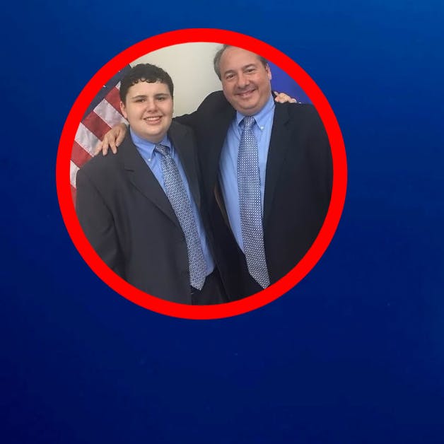 Jay Bloom kan takke sin søn, Sean, for, at de begge er i live. Sønnen troede nemlig ikke på sikkerheden i ubåden, og rigmanden lod derfor deres pladser gå videre til en pakistansk far og søn, som nu er døde.