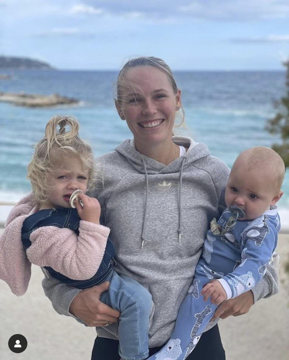 Caroline Wozniacki med sine to børn - datteren Olivia og sønnen James.
