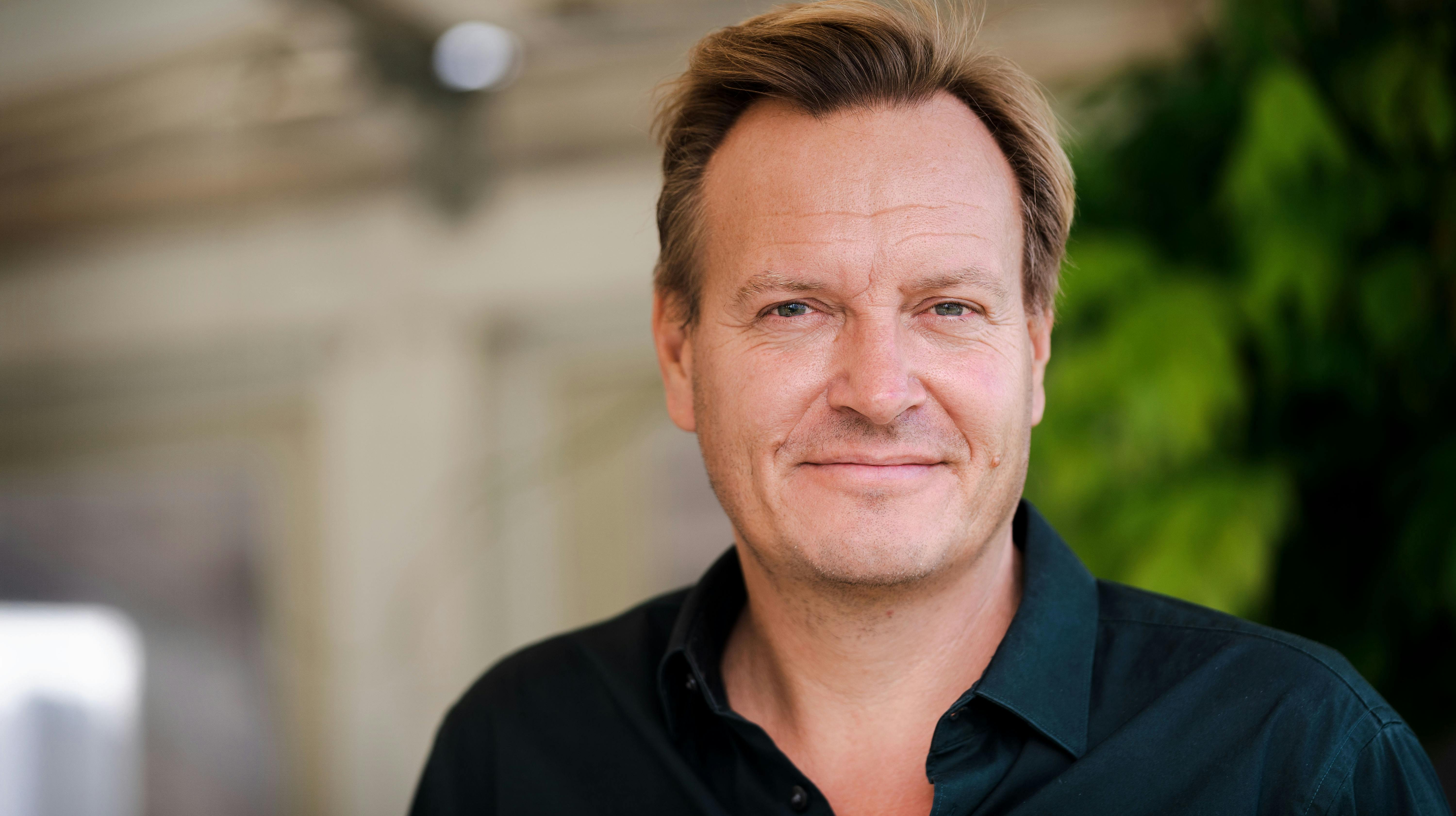 Rasmus Tantholdt har i stævningen udtalt sig om Therese Philipsens ageren til blandt andet julefrokoster på TV 2. 