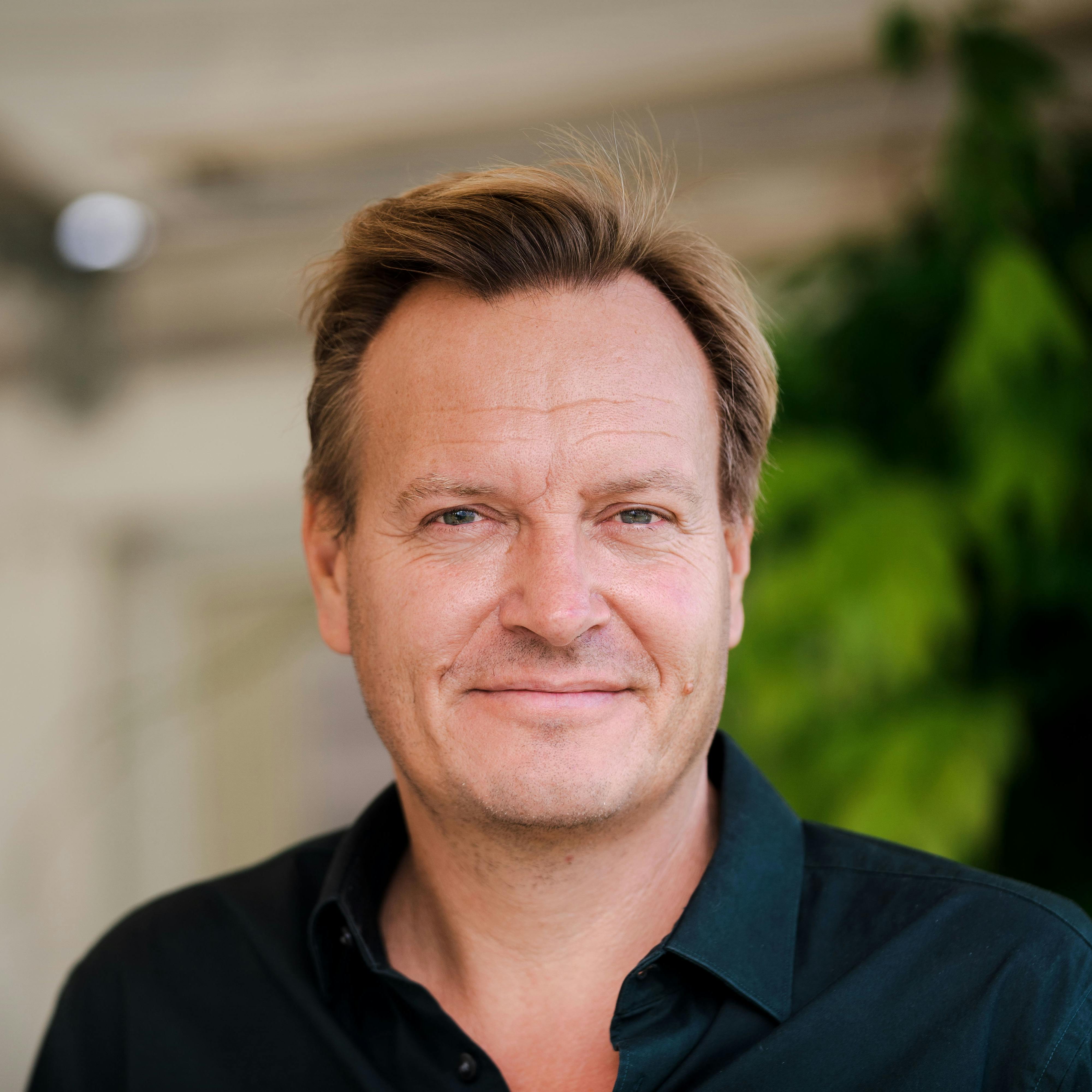 Rasmus Tantholdt har i stævningen udtalt sig om Therese Philipsens ageren til blandt andet julefrokoster på TV 2. 