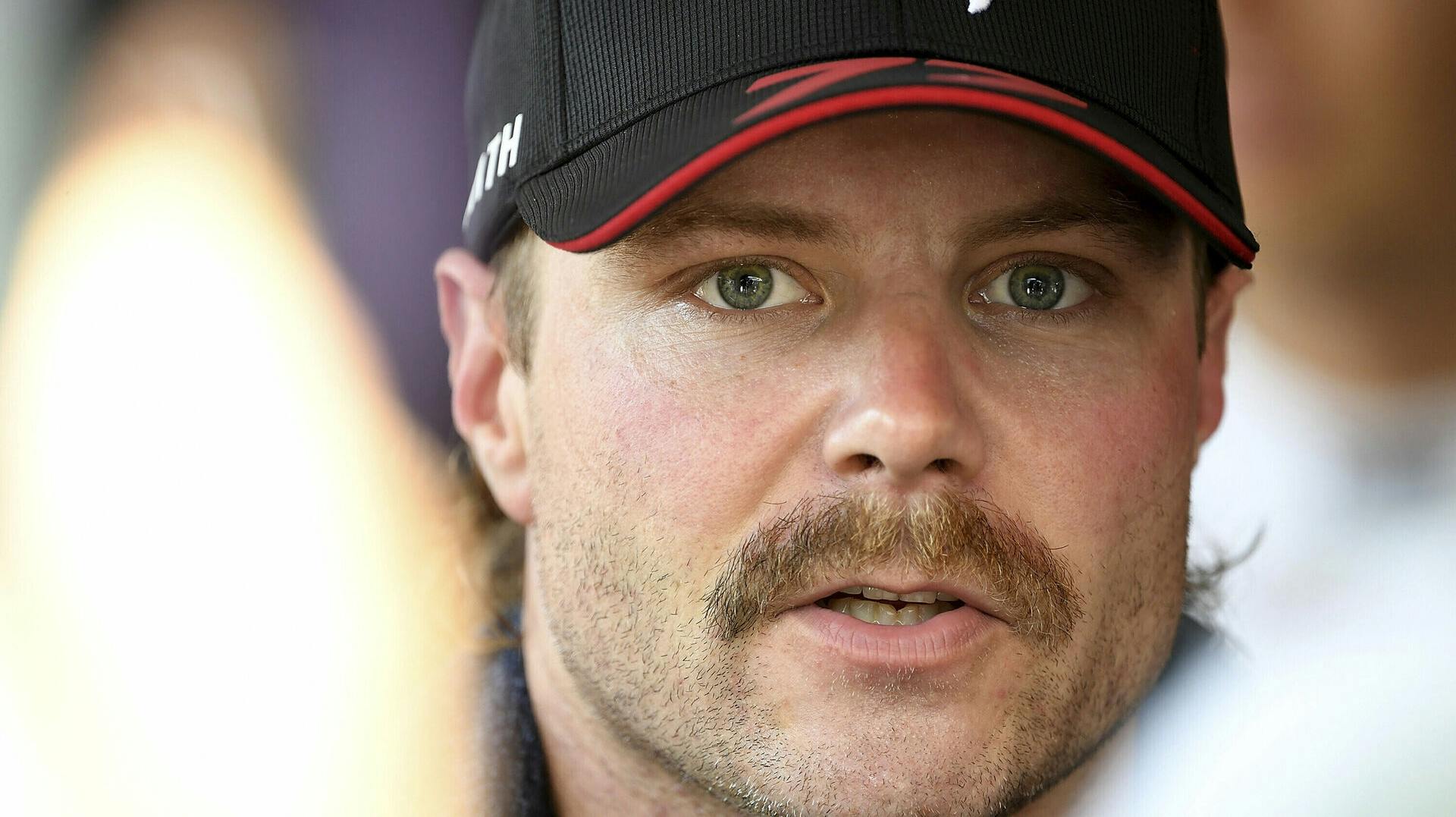 Den finske stjerne Valtteri Bottas har givet fansene lidt at kigge på i sommervarmen. 