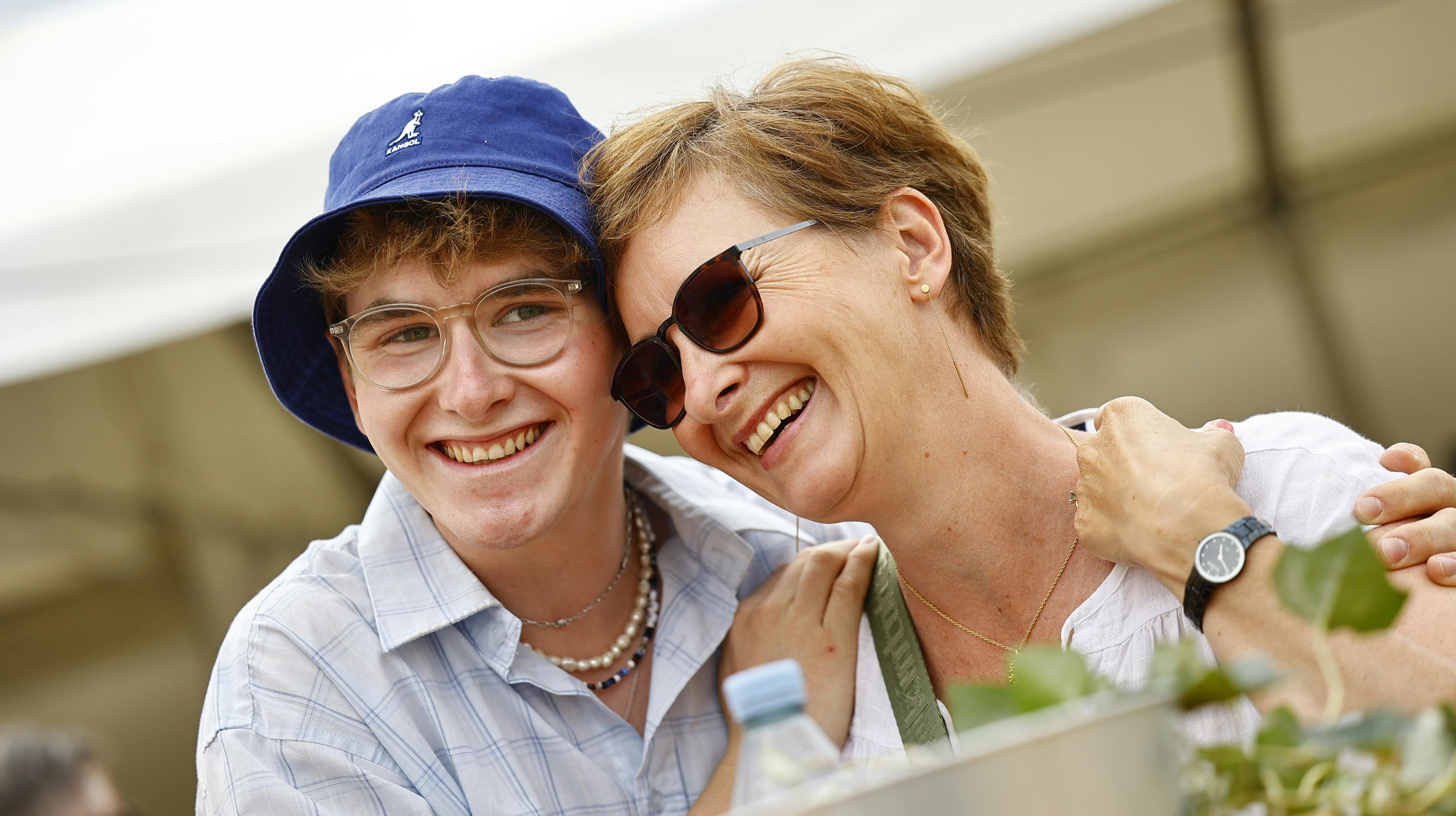 Mor var naturligvis med - i rollen som både mor og "momager".