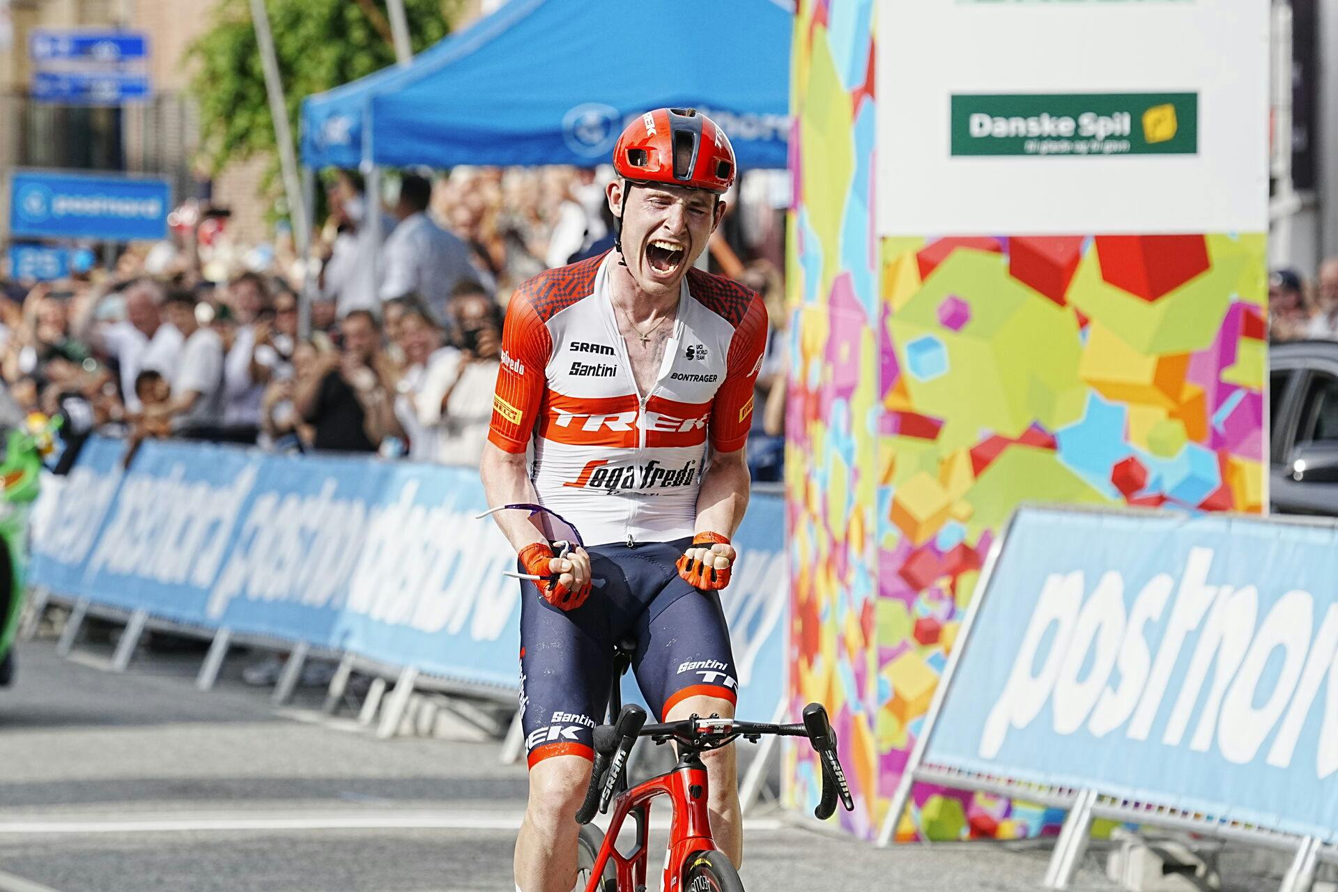 Efter et soloridt på ti kilometer snuppede Schweiz Rundt-vinderen Mattias Skjelmose DM i linjeløb.