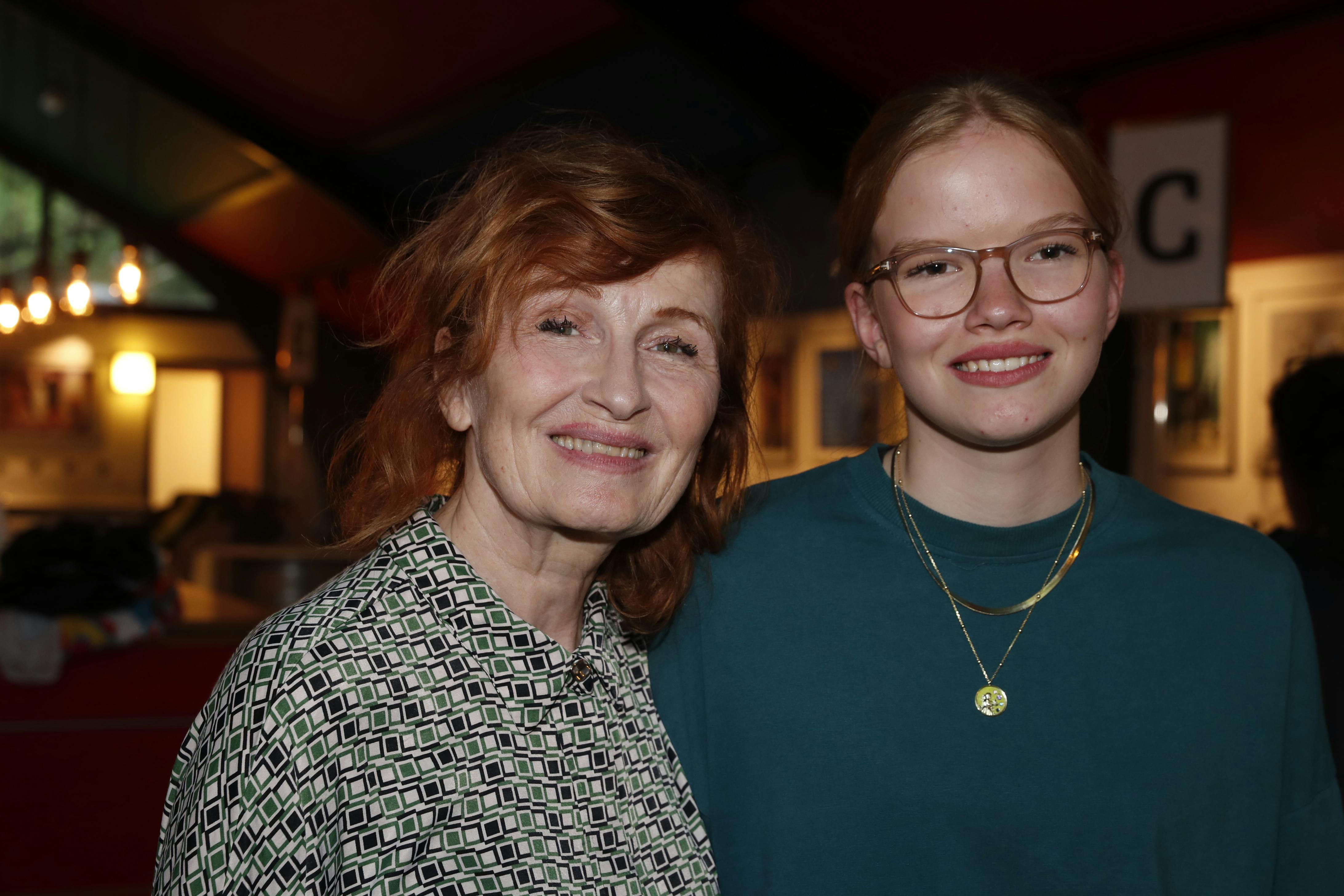 Bodil og Rigmor har stor glæde af hinanden på deres for tiden fælles arbejdsplads i Cirkusrevyen.