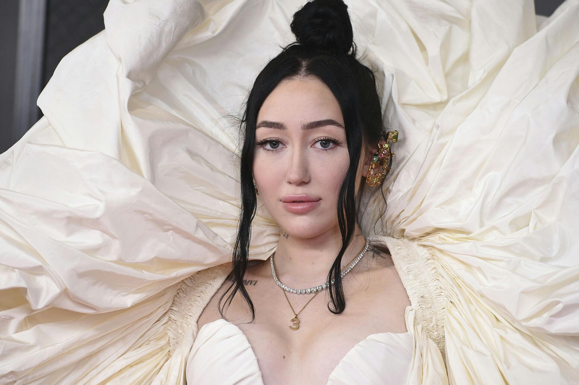Noah Cyrus skal giftes.