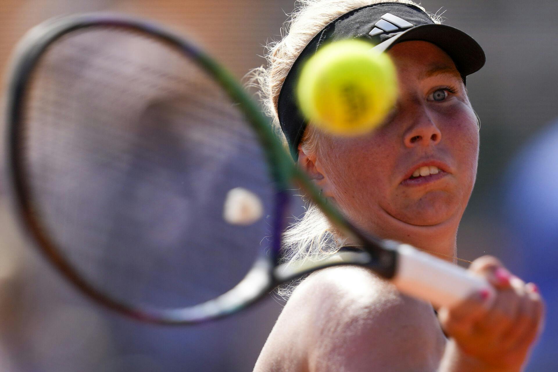 Denmark's Clara Tauson plays a shot against Russia's Elina Avanesyan during their third round match of the French Open tennis tournament at the Roland Garros stadium in Paris, Friday, June 2, 2023. (AP Photo/Thibault Camus)