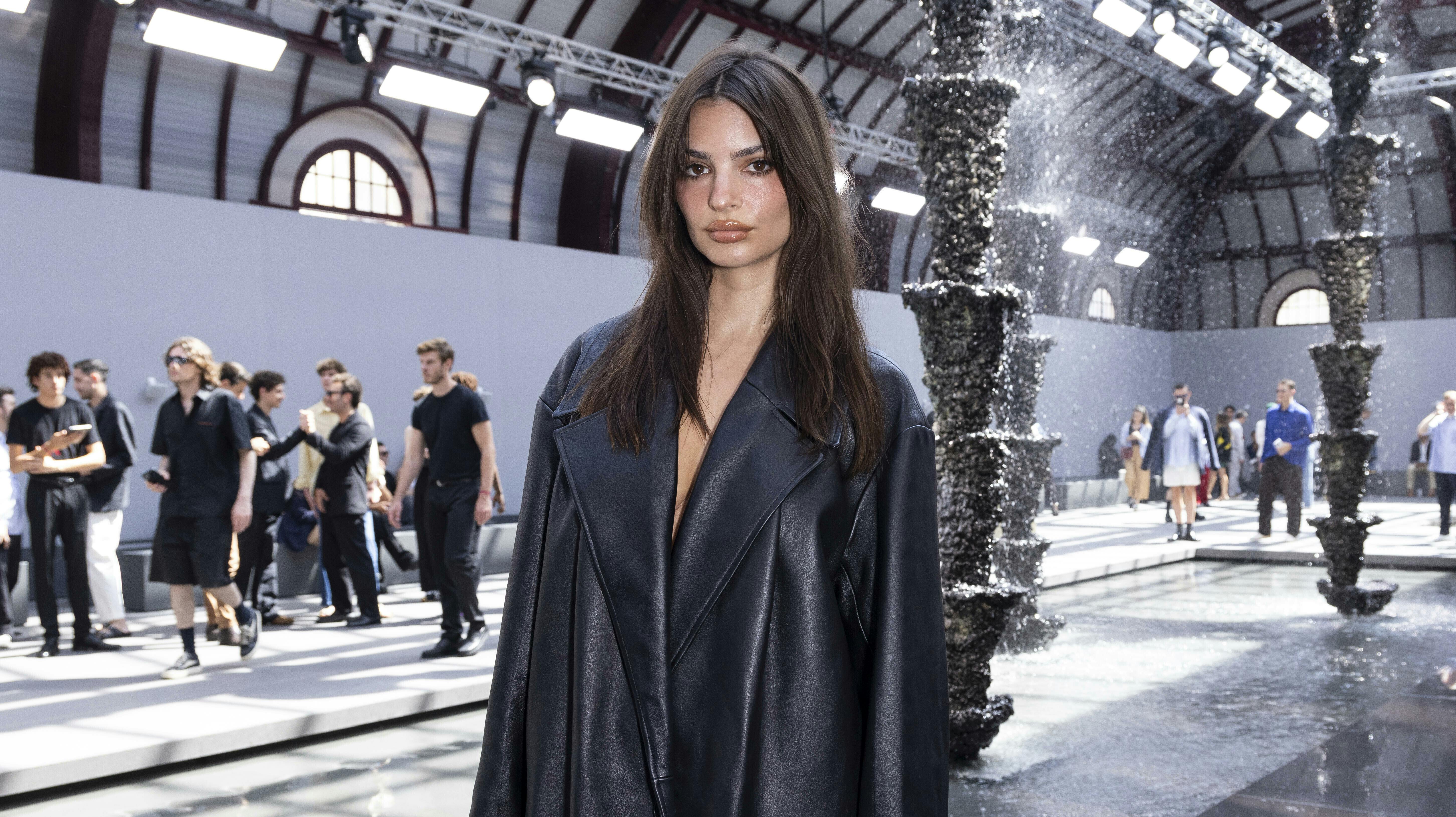 Emily Ratajkowski attends LOEWE Spring Summer 2024 Runway during Paris Fashion Week on June 2023 - Paris; France 24/06/2023 Photo by: Ik Aldama/picture-alliance/dpa/AP Images