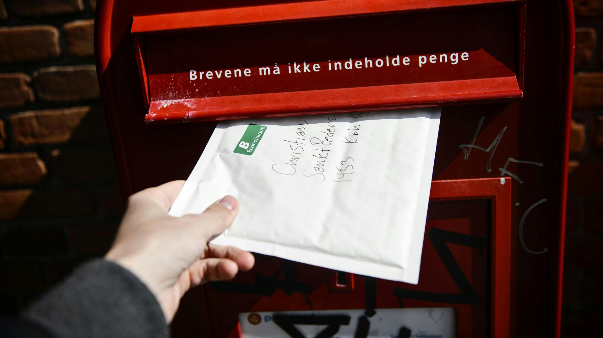 Det har kostet PostNord milliontab, at firmaet har været tvunget til at bringe breve fast ud til alle danskere. Det er slut nu - fremover styrer markedet, hvordan og hvornår du får din post og dine pakker.