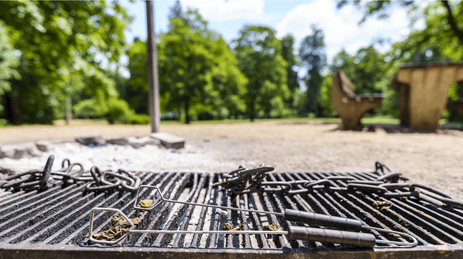 Så kan du godt finde grillen frem igen, men det er fortsat tilladt at tænke sig om.