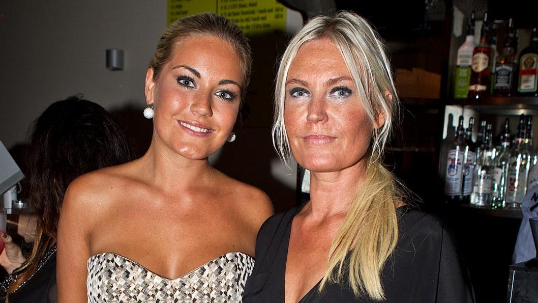 Amalie Szigethy (tv.) og moren Lotte Szigethy (th.) har været gennem tykt og tyndt sammen.
