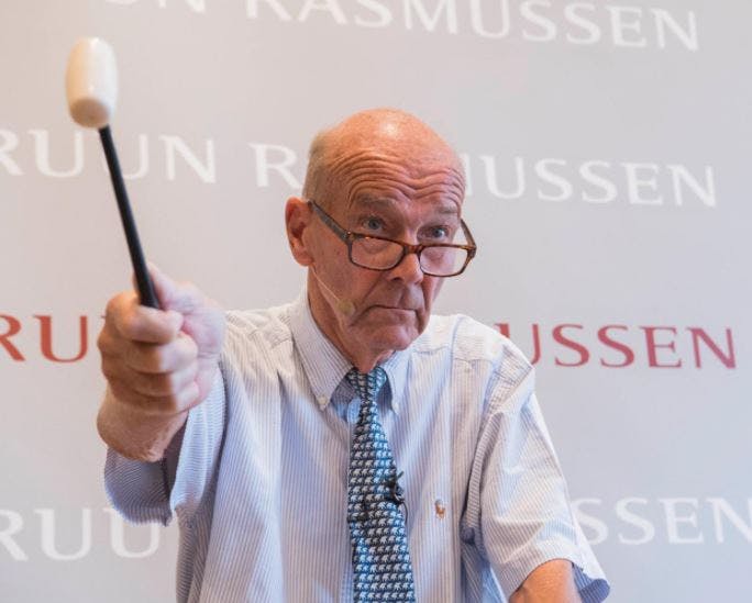 Formuen er for stor til at 80-årige Jesper Bruun Rasmussen får ældrecheck.