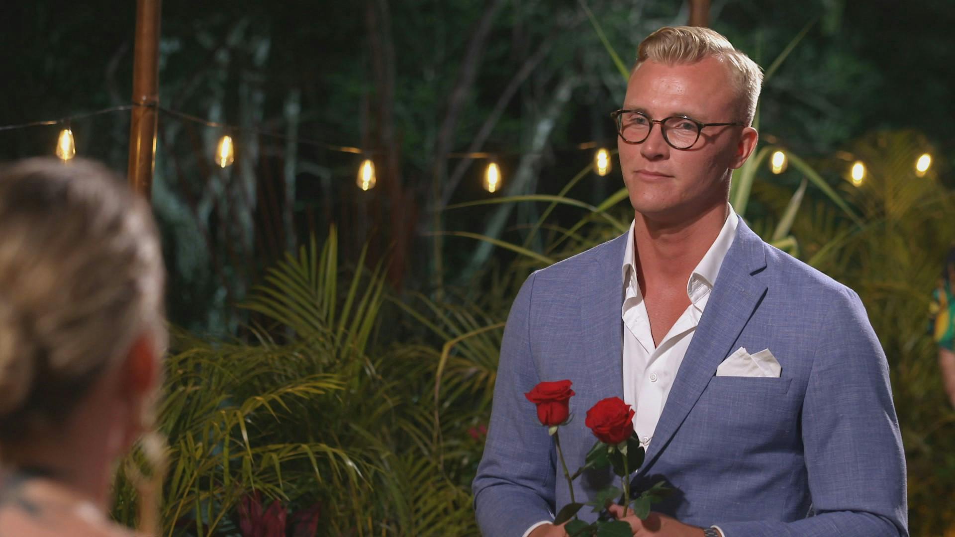 Mads satser hele butikken på Julie.