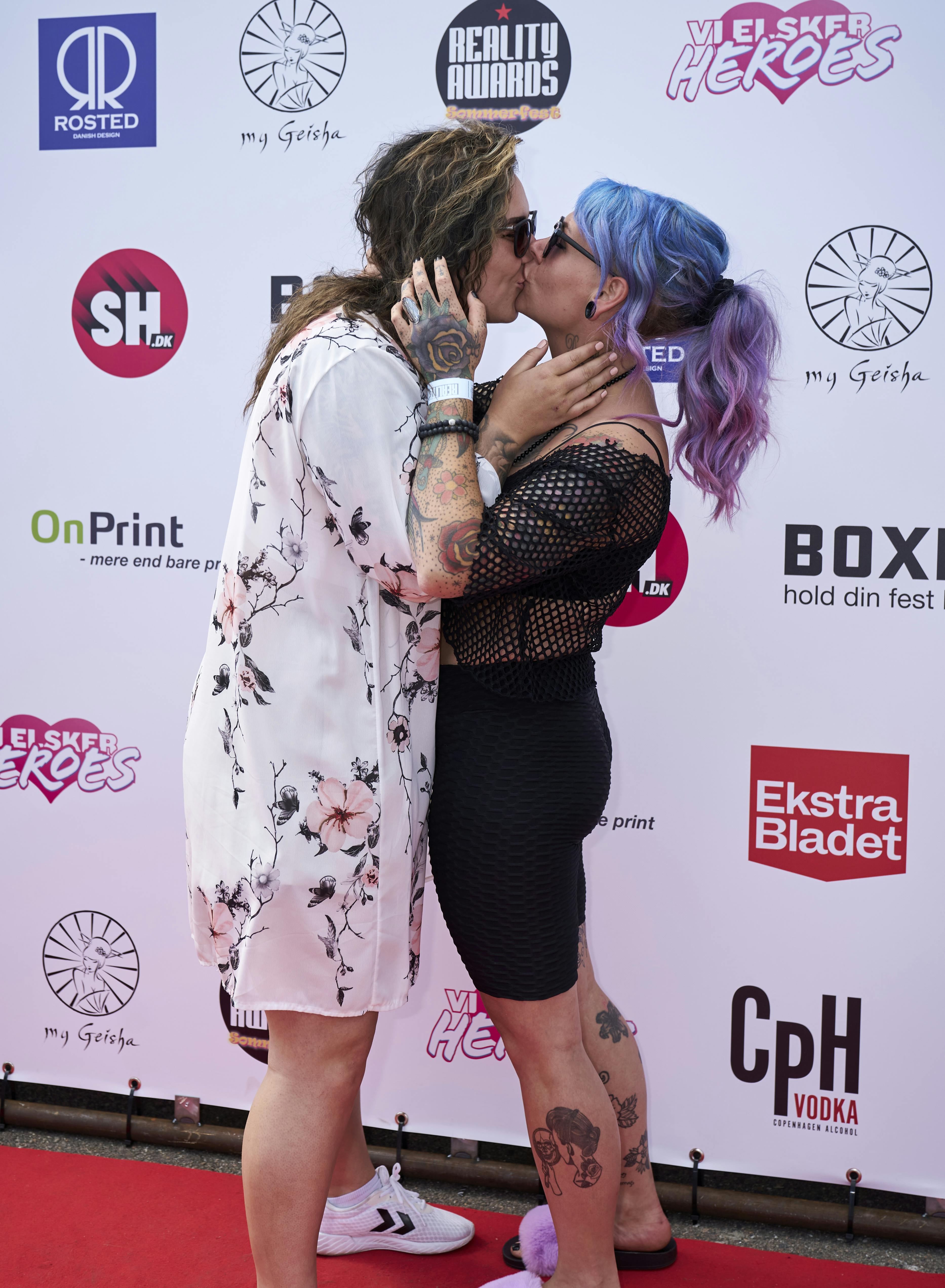 Emne: LARS H LAURSEN (LIVE) SØREN (STILL) SH/Nicklas, Anja, Bene/Reality sommerfestHvornår: 16. juni 2023 12:00-18:00 (UTC+01:00) Brussels, Copenhagen, Madrid, Paris.Hvor: Holbæk (Holbæk Region Sjælland)Reality Awards’ sommerfest 2023Holbæk – adresse endnu ukendtDer ønskes to fotografer:1 videofotograf, der kan sende live1 stillfotograf, der kan lave strax-billeder1 go pro-kameraJournalister:Nicklas 31479215Anja 28242029Benedikte 60165678Fotograf:Søren Jul Lamberth