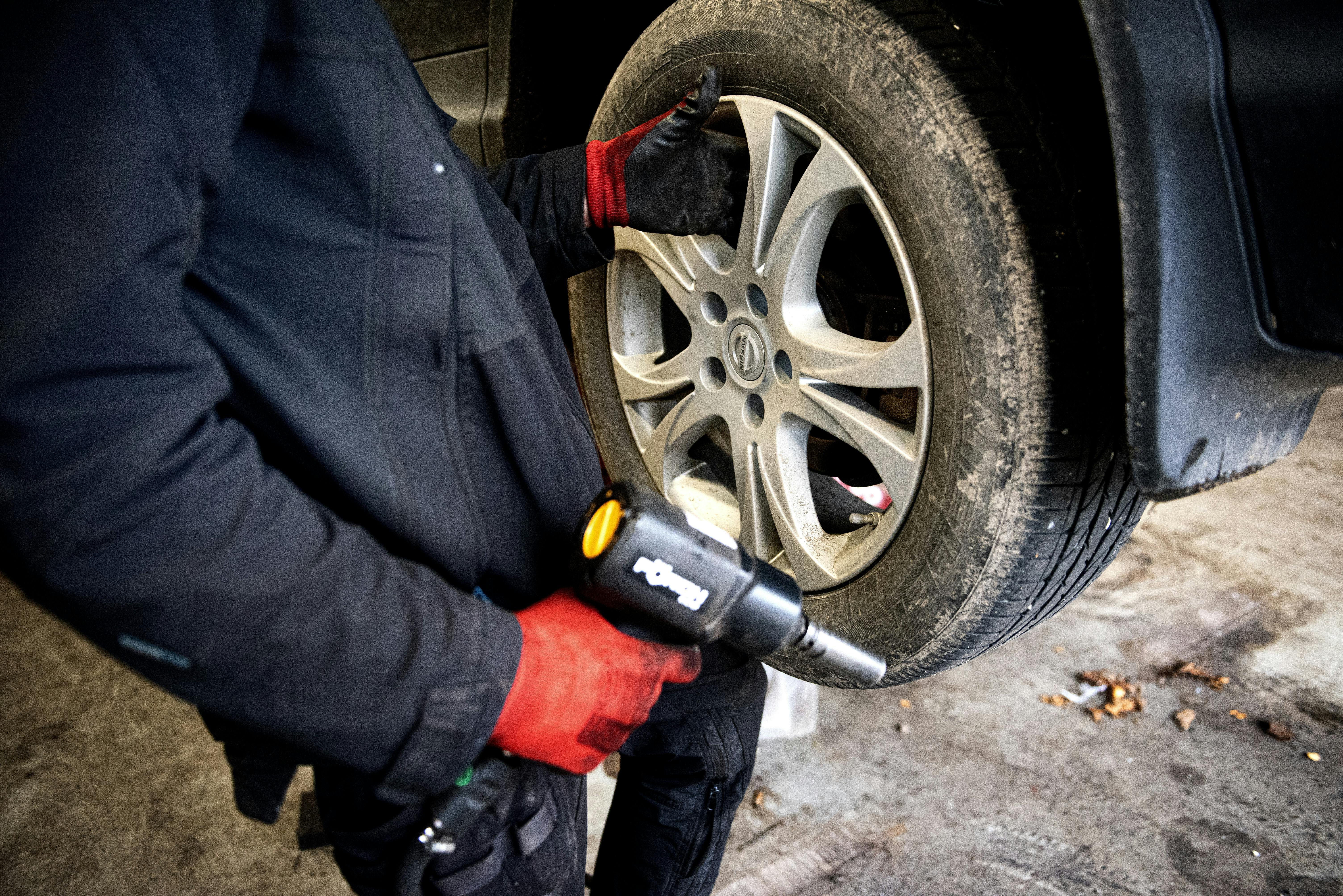 Autobutler er en portal, hvor bilejere, der skal have repareret eller vedligeholdt deres bil, kan indhente tilbud.