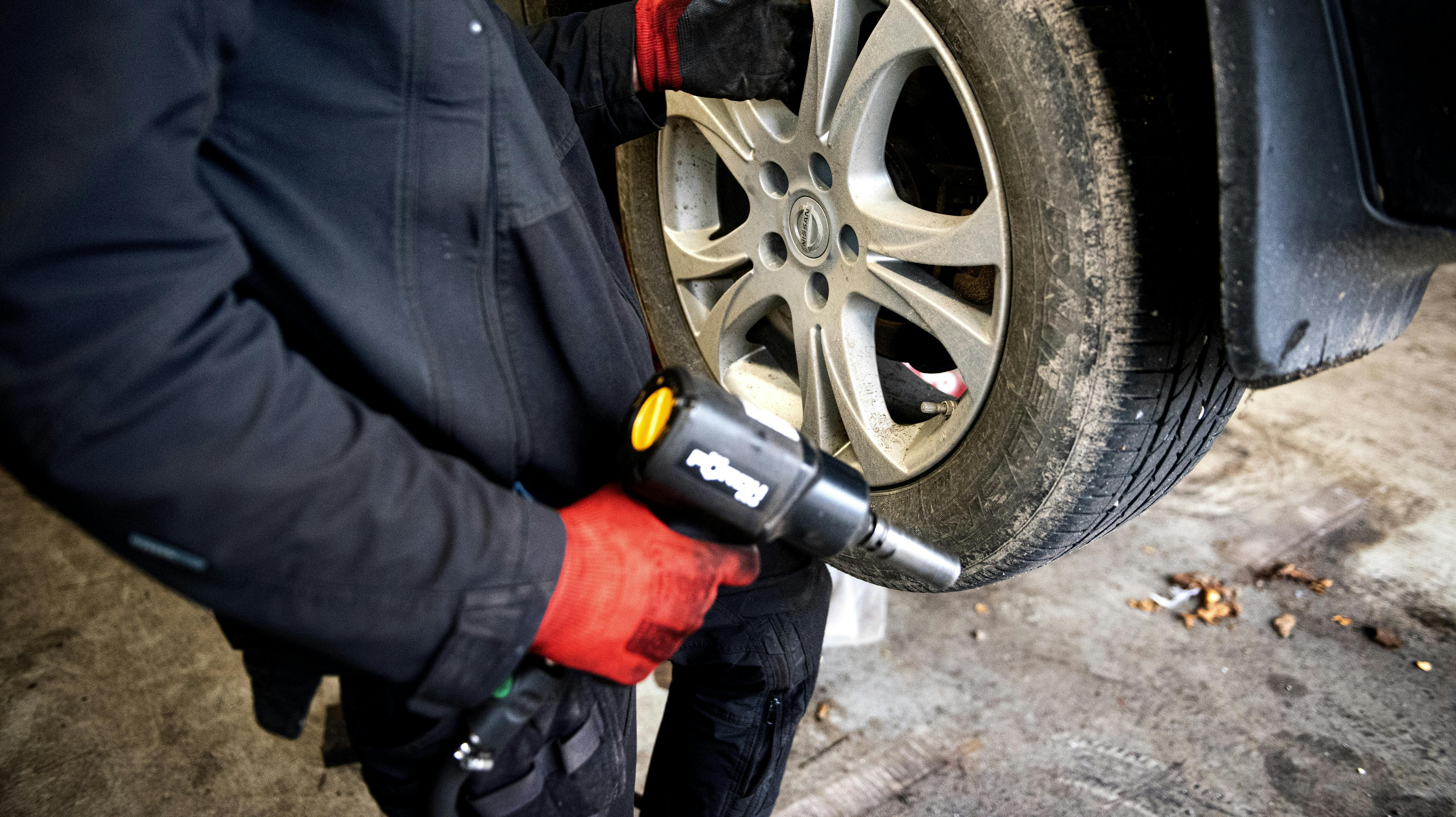 Autobutler er en portal, hvor bilejere, der skal have repareret eller vedligeholdt deres bil, kan indhente tilbud.