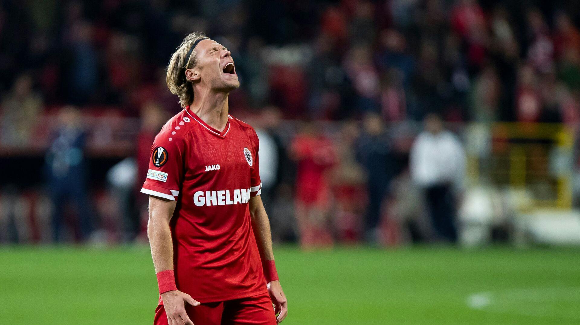 Den tidligere landsholdsspiller Viktor Fischer indstiller sin aktive karriere i en alder af 29 år. Det skriver den belgiske klub Royal Antwerp på sin hjemmeside.