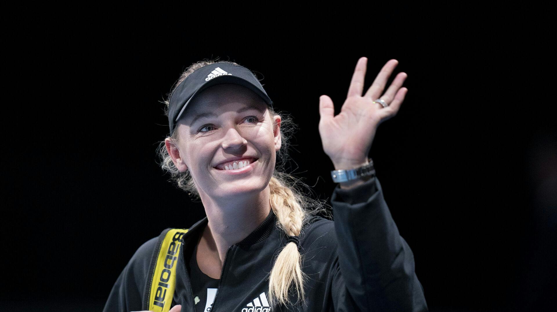 Caroline Wozniacki vælger højst overraskende at vende tilbage til tennis. 