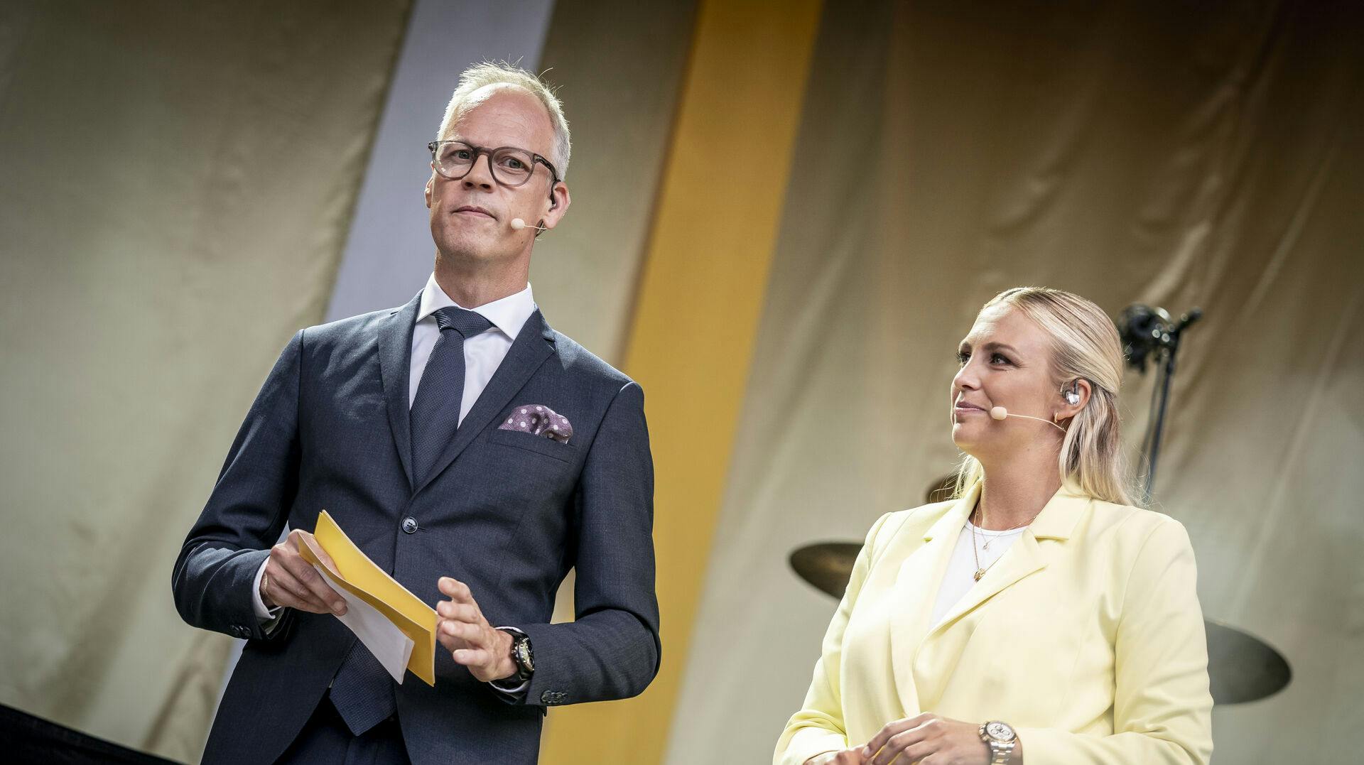 Dennis Ritter mistede i 2021 sin kollega og gode ven Chris Anker Sørensen. I nyt program støder han sammen med Rolf Sørensen pludseligt på et minde om deres afdøde ven. 