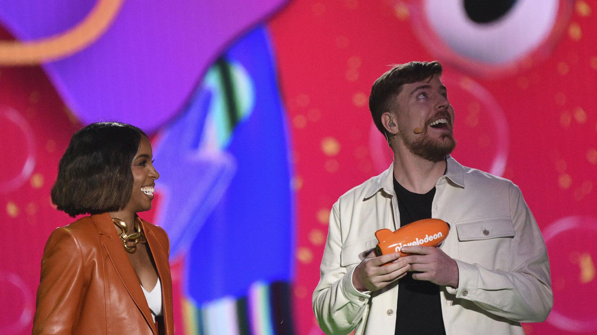 MrBeast viser nu kroppen frem på to billeder, der afslører et imponerende vægttab. 