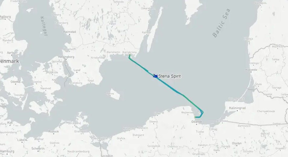 Her ses færgens position lige nu.