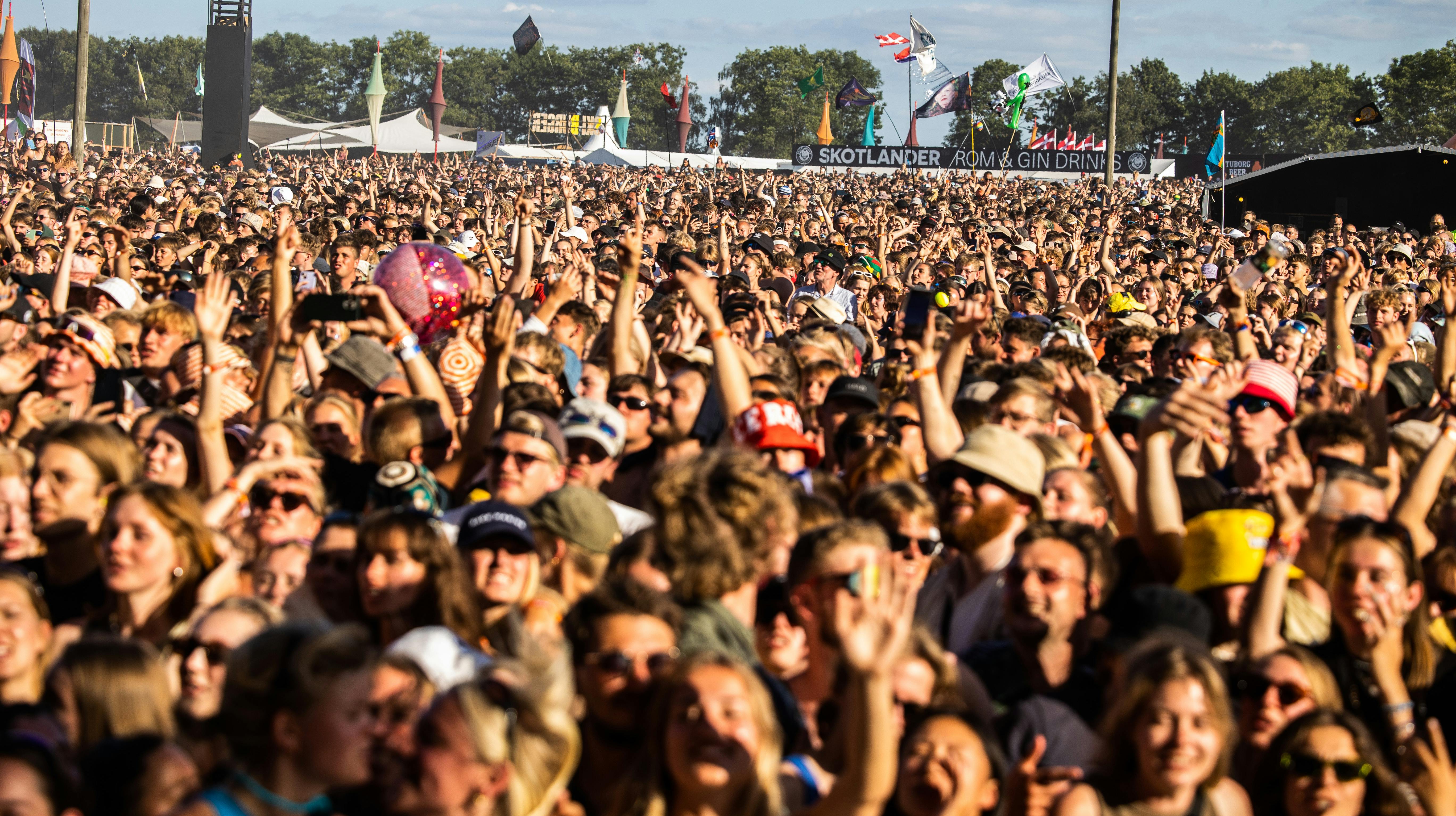 To koncerter er blevet aflyst på Roskilde Festival, inden de gik i gang på grund af dødsfald og personlige omstændigheder. 