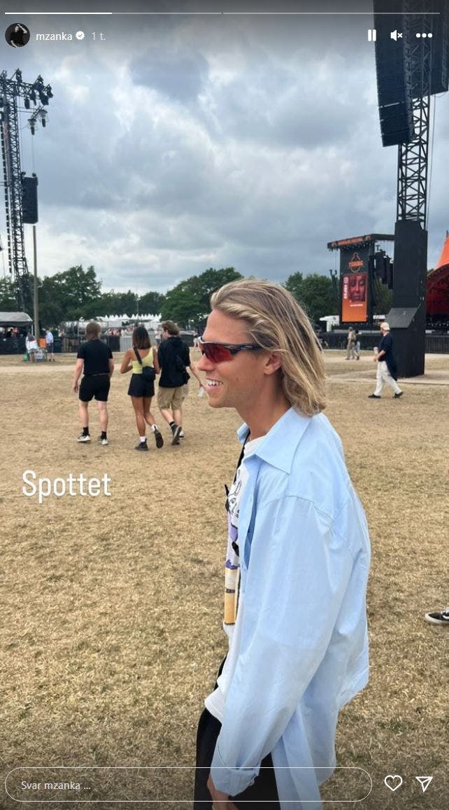 Viktor Fischer er slet ikke væk. Han er bare på Roskilde Festival - i hvert fald, hvis man skal tro på Mathias Zanka Jørgensens Instagram.