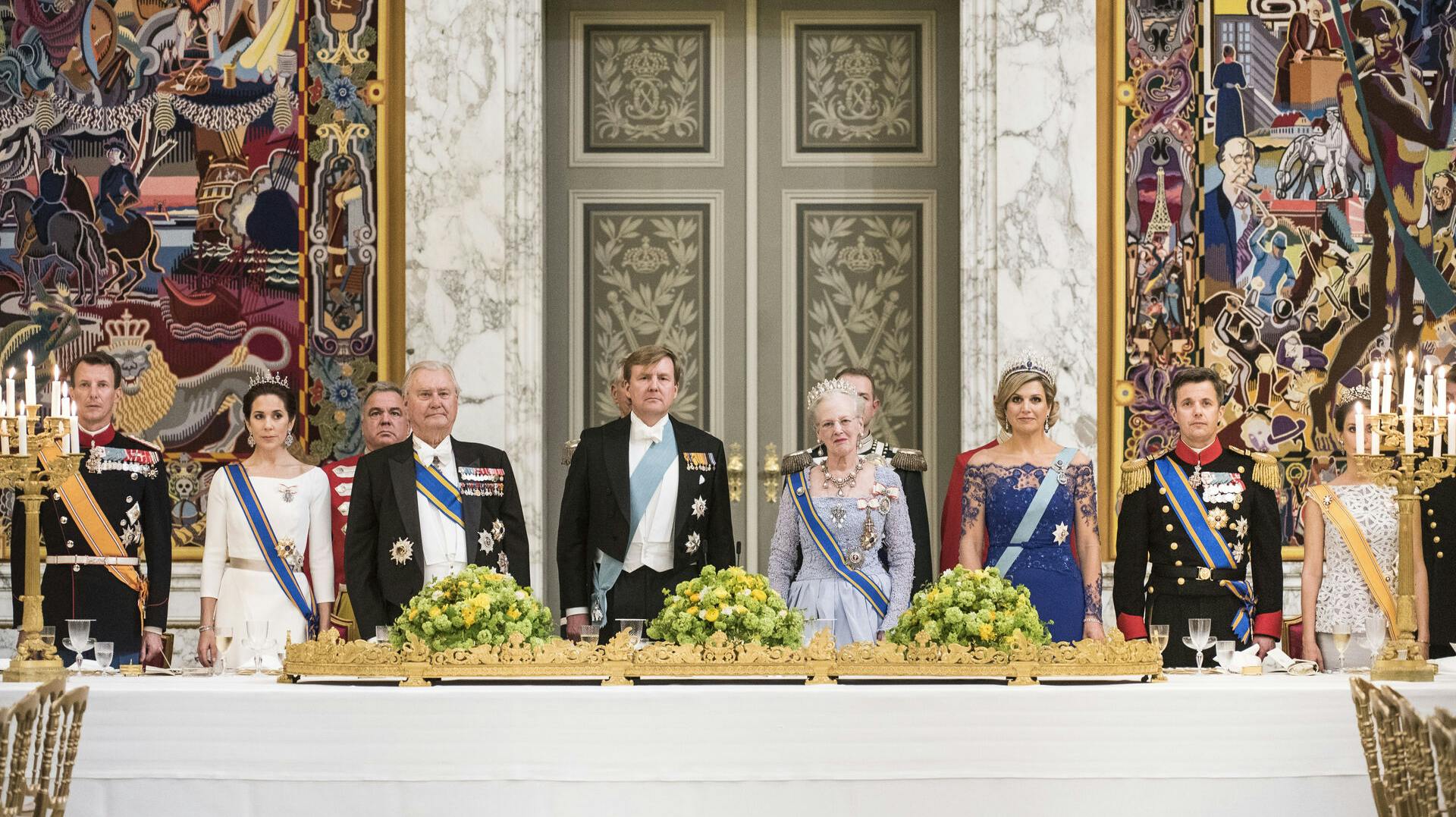 Gallamiddag på Christiansborg Slot tirsdag d. 17 marts 2015 i anledning af det hollandske kongepars besøg. gallamiddag på Christiansborg Kong Willem-Alexander og Dronning Máxima på officielt besøg i Danmark.